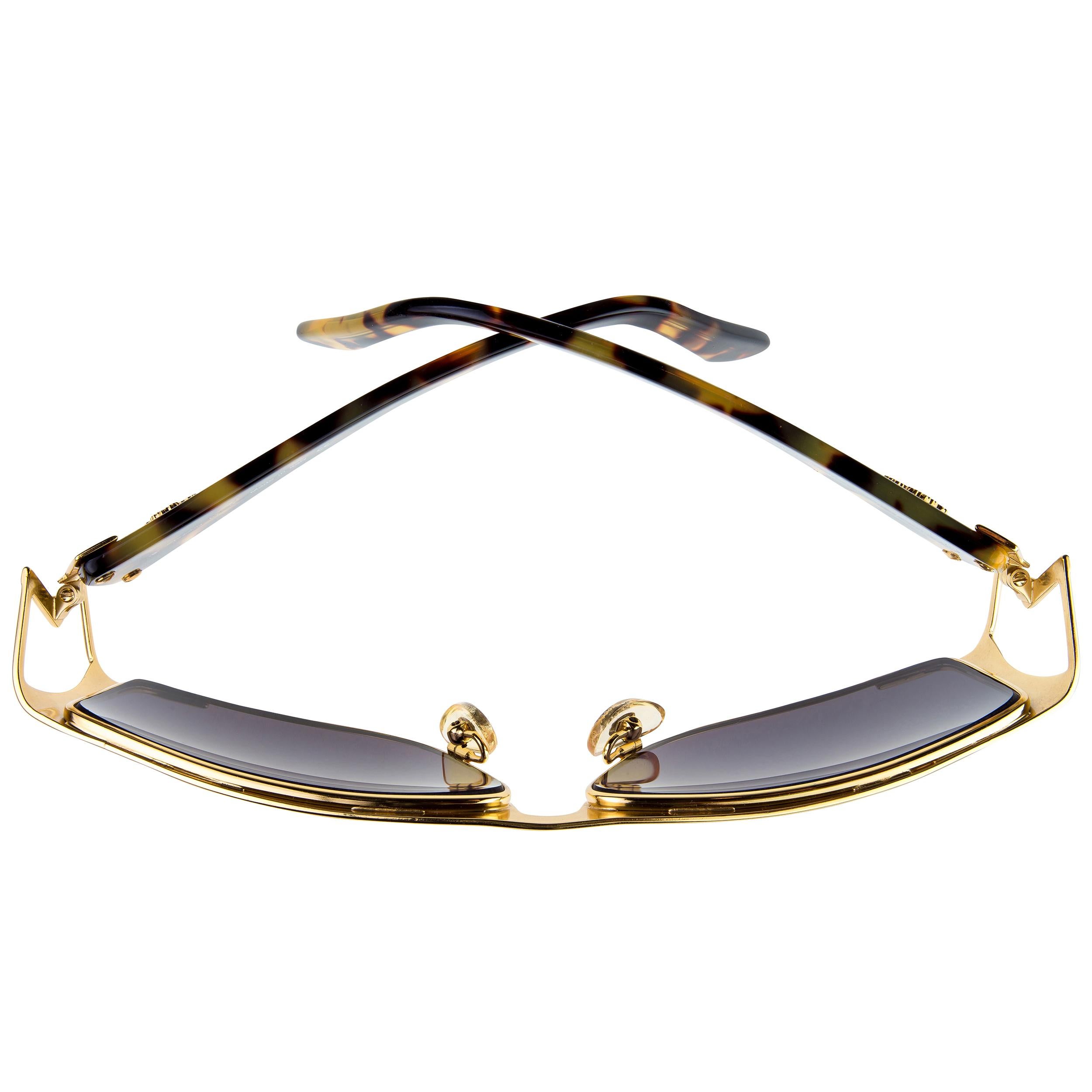 Vintage-Sonnenbrille von Von Furstenberg, hergestellt in Italien. Gold-Flugzeuge im Zustand „Neu“ im Angebot in Santa Clarita, CA