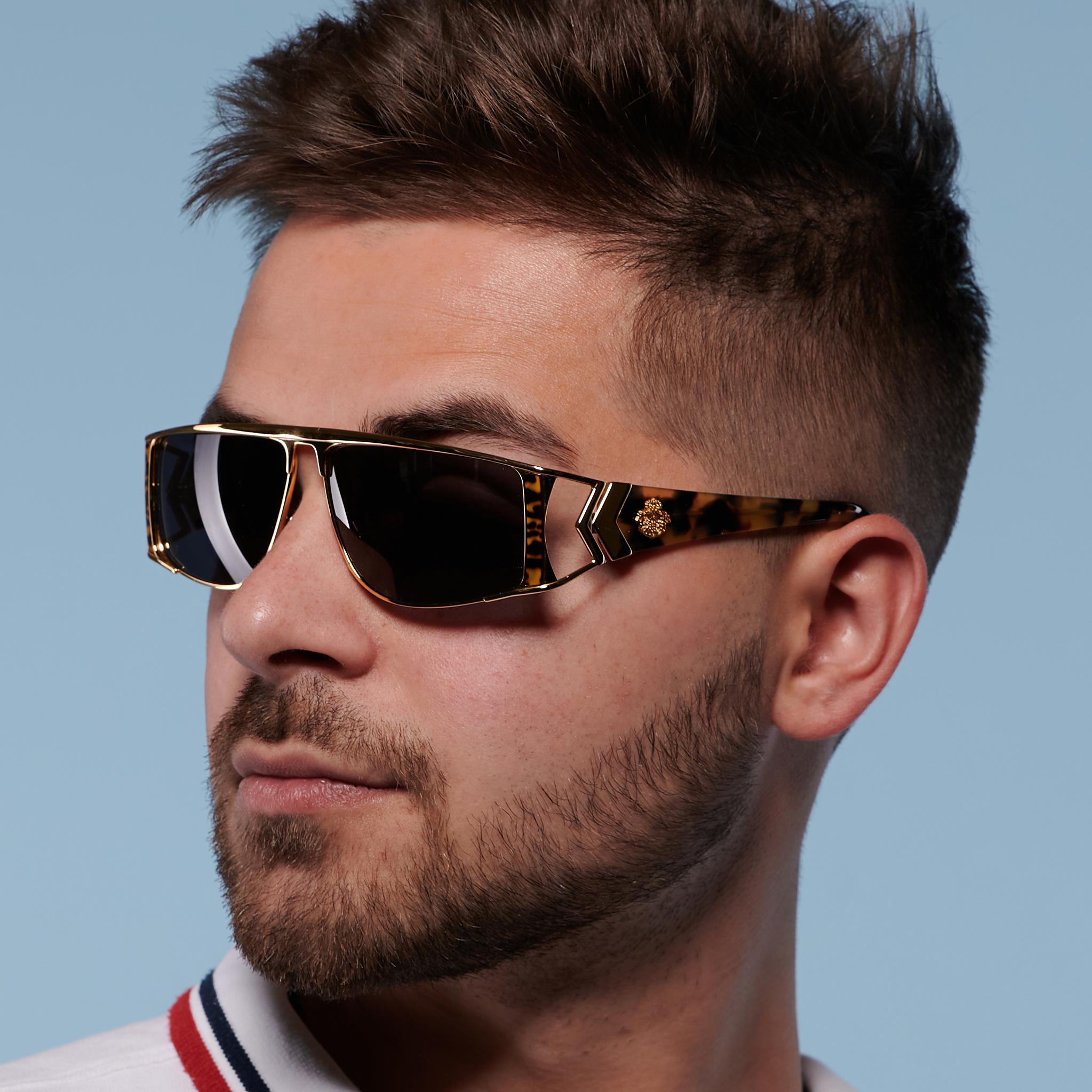 Vintage-Sonnenbrille von Von Furstenberg, hergestellt in Italien. Gold-Flugzeuge im Angebot 4