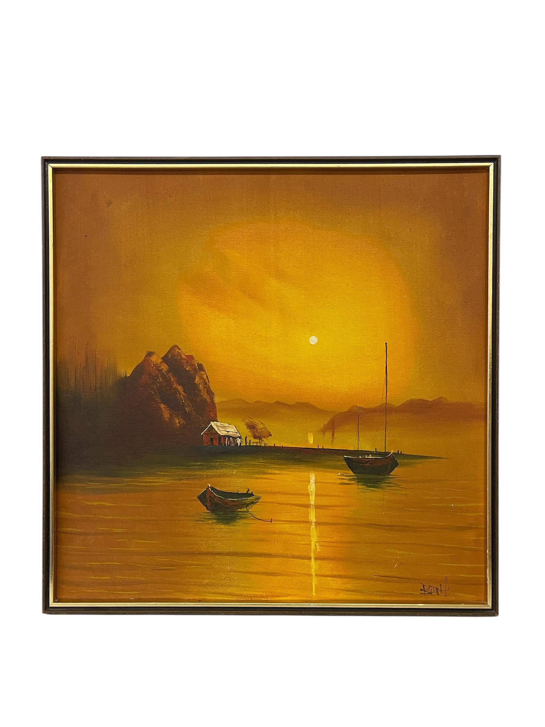 Vintage Öl auf Leinwand Gem�älde, das einen ruhigen Sonnenuntergang Meereslandschaft darstellt. Die Komposition zeigt zwei kleine Fischerboote, die auf ruhigem, goldenem Wasser treiben, während die Sonne einen warmen Schein auf die gesamte Szene