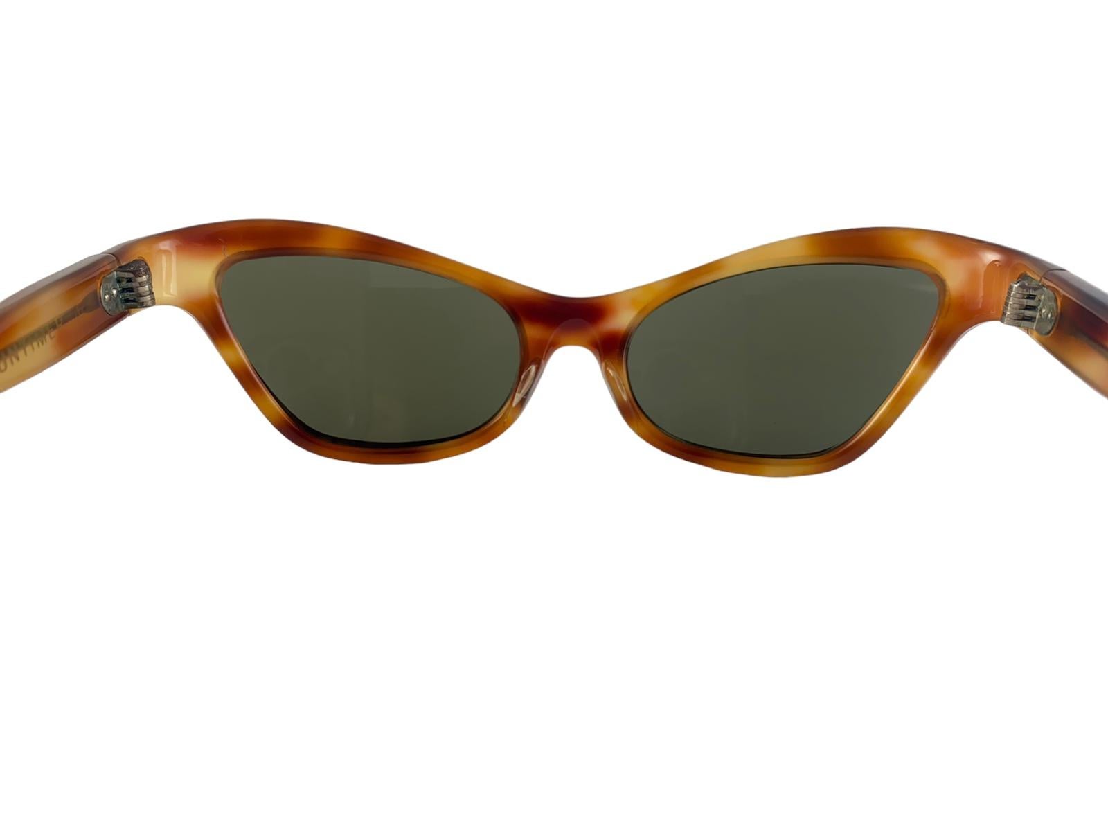 Vintage Suntimer Cat Eye Honey Tortoise Made in France 1960's Sunglasses In New Condition For Sale In Baleares, Baleares