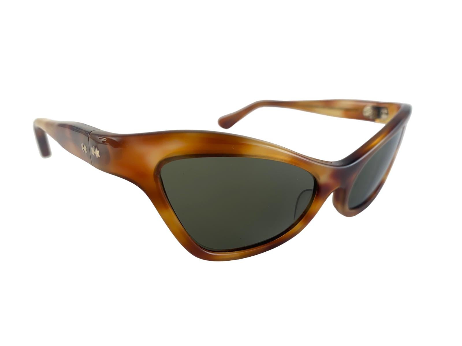 Women's Vintage Suntimer Cat Eye Honey Tortoise Made in France 1960's Sunglasses For Sale