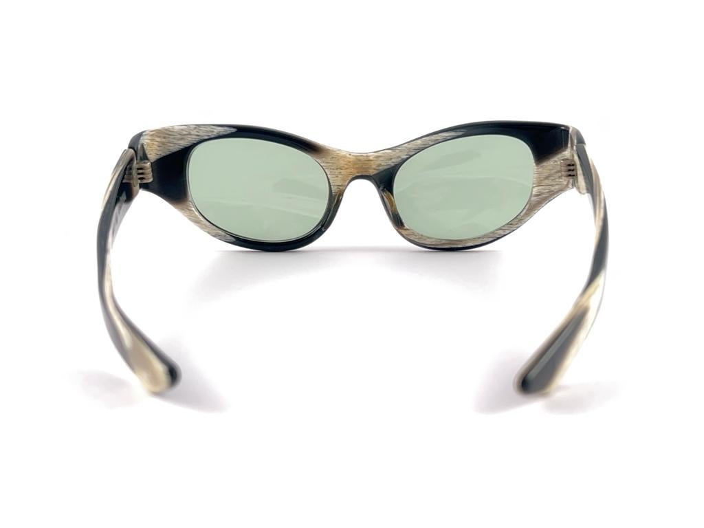 Vintage Suntimer Victory Cat Eye Made in France 1960 Sunglasses  In New Condition For Sale In Baleares, Baleares