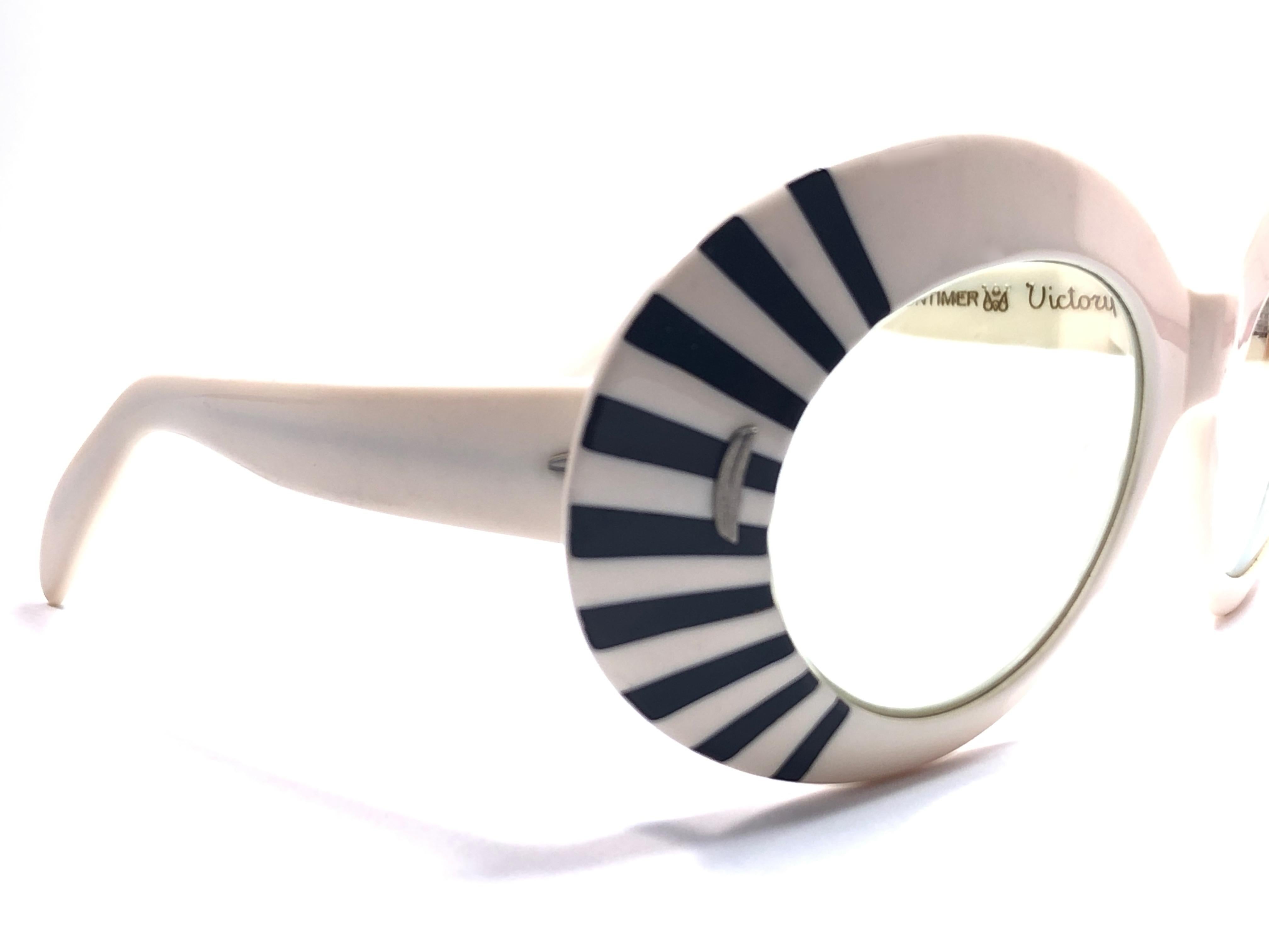 Gray Vintage Suntimer Victory Rising Sun Skimo Style France Sunglasses, 1960  