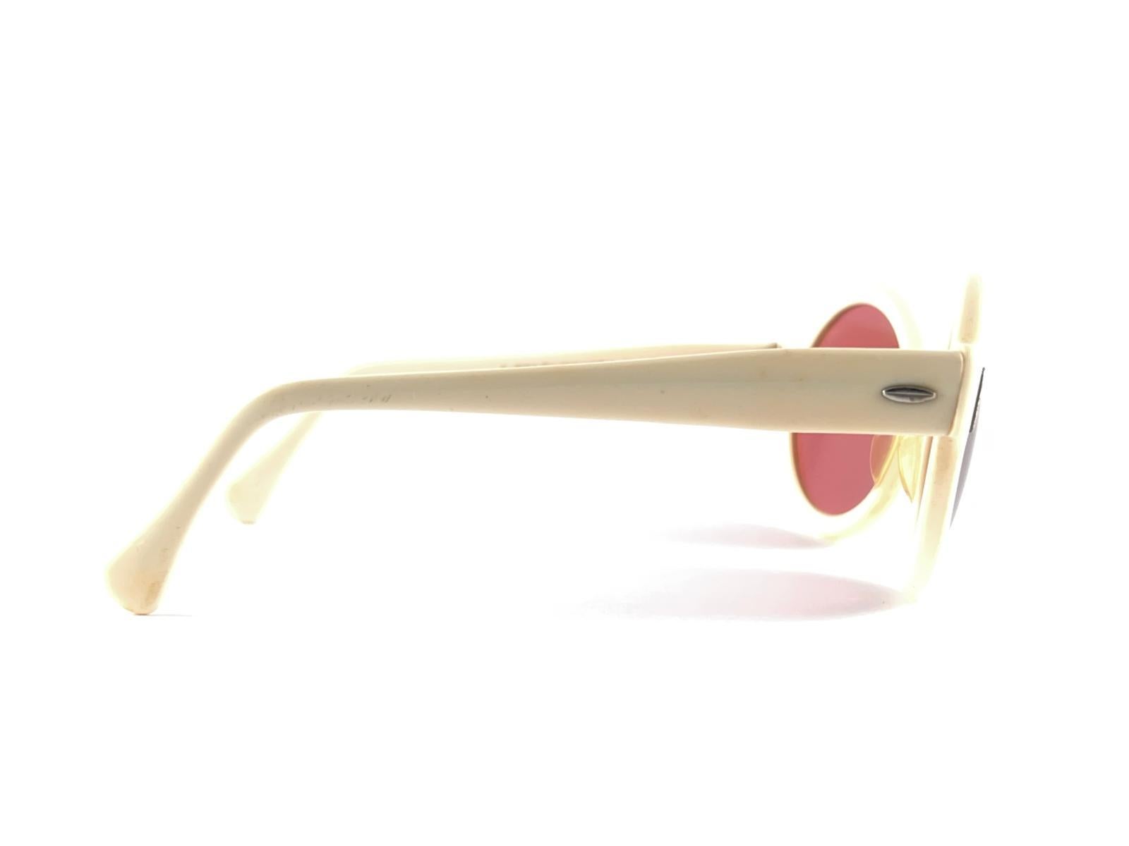 Women's Vintage Suntimer Victory S 523 Beige Round Made in France 1960's Sunglasses For Sale