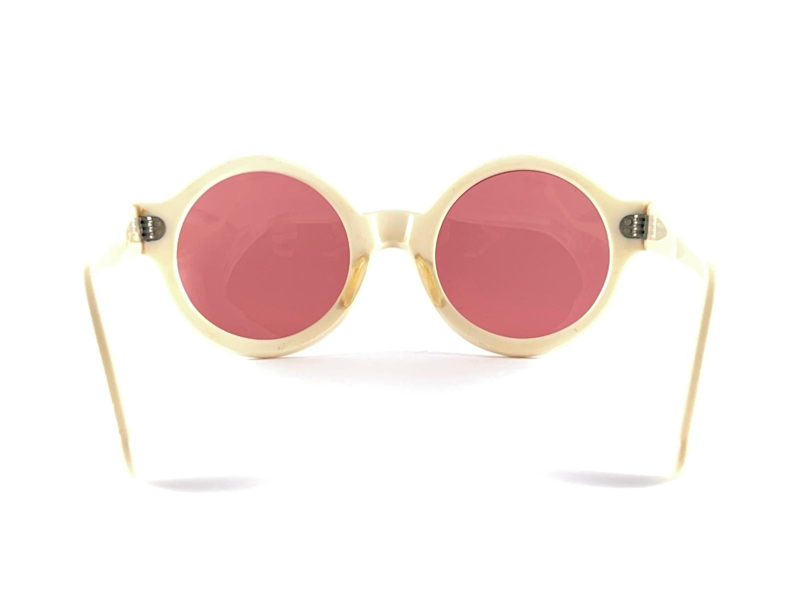 Vintage Suntimer Victory S 523 Beige Round Made in France 1960's Sunglasses For Sale 2