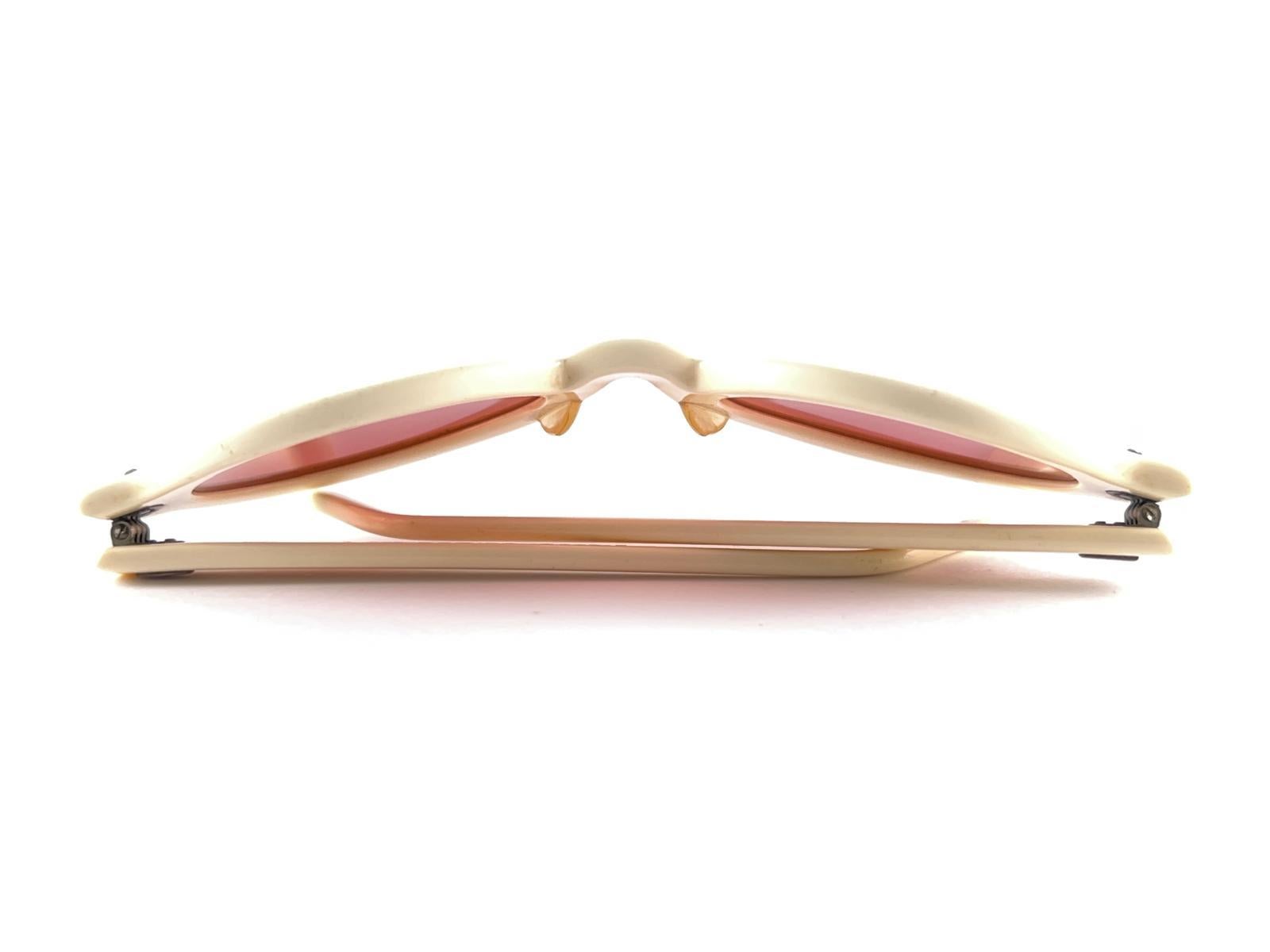 Vintage Suntimer Victory S 523 Beige Round Made in France 1960's Sunglasses For Sale 3