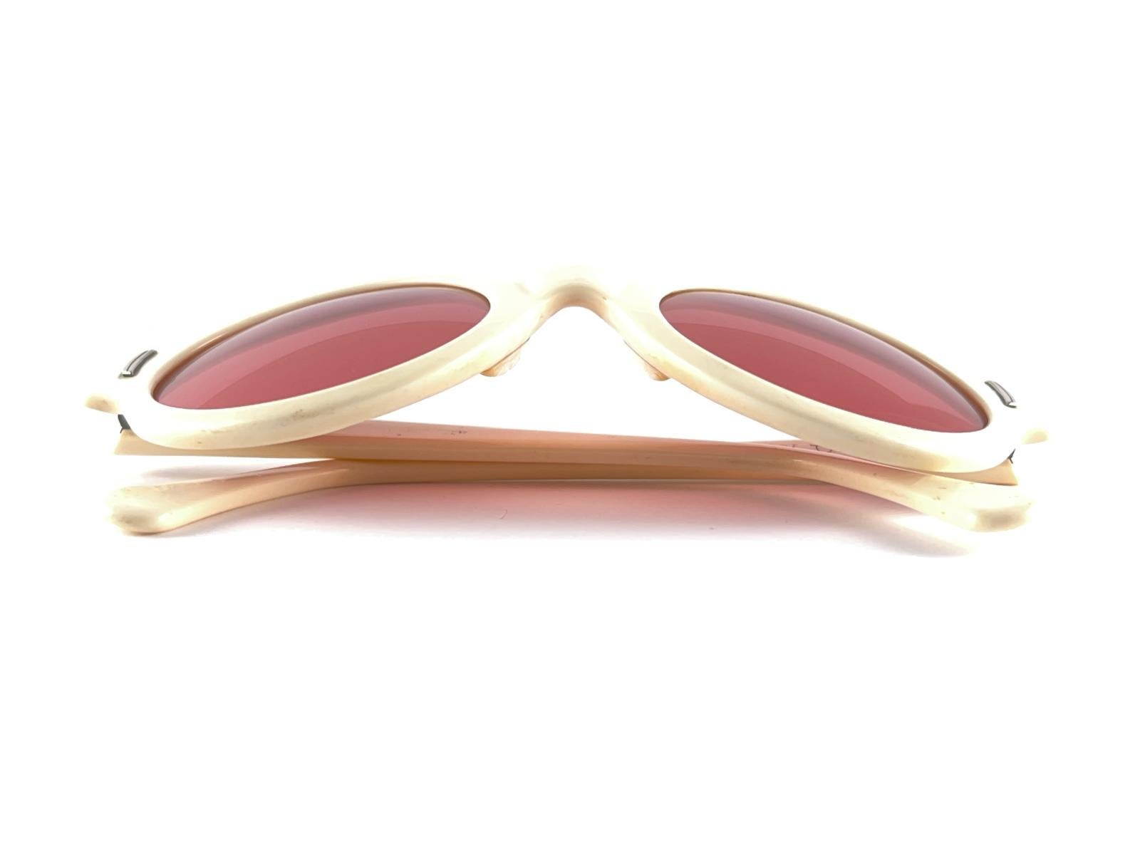 Vintage Suntimer Victory S 523 Beige Round Made in France 1960's Sunglasses For Sale 4