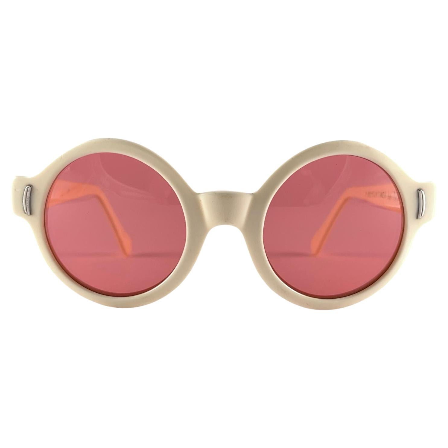 Vintage Suntimer Victory S 523 Beige Round Made in France 1960's Sunglasses For Sale