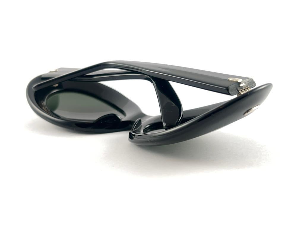 Vintage Suntimer Victory S 583 Schwarze Sonnenbrille, hergestellt in Frankreich 1960 im Angebot 7