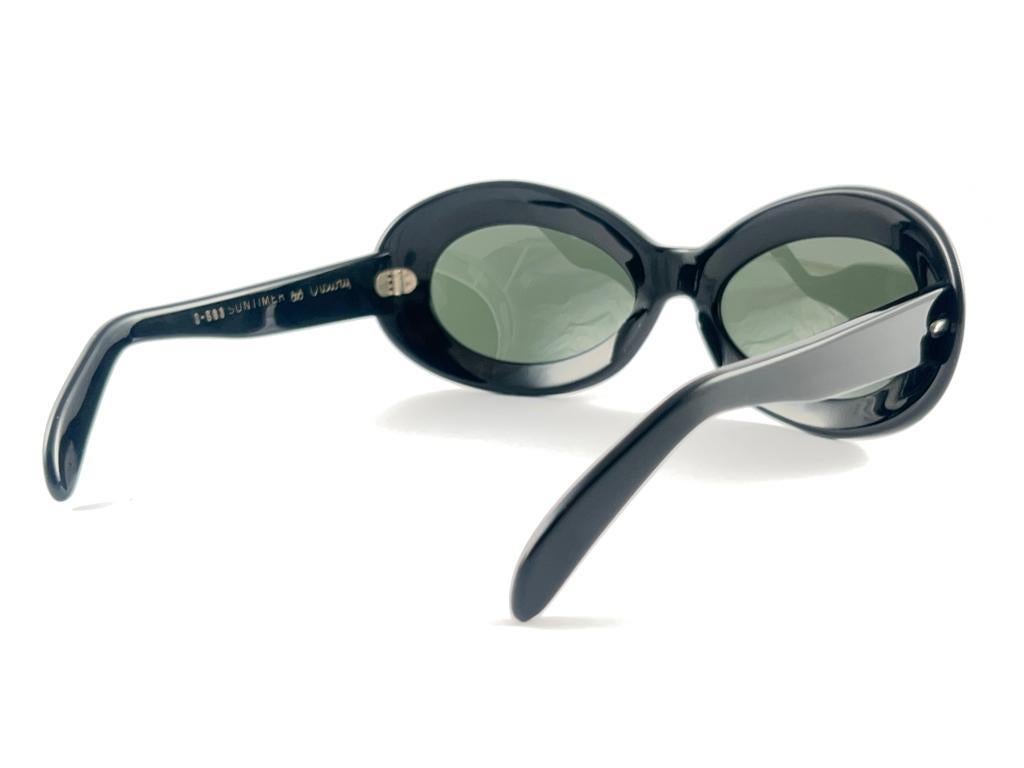 Women's or Men's Vintage Suntimer Victory S 583 Black Made in France 1960 Sunglasses  For Sale