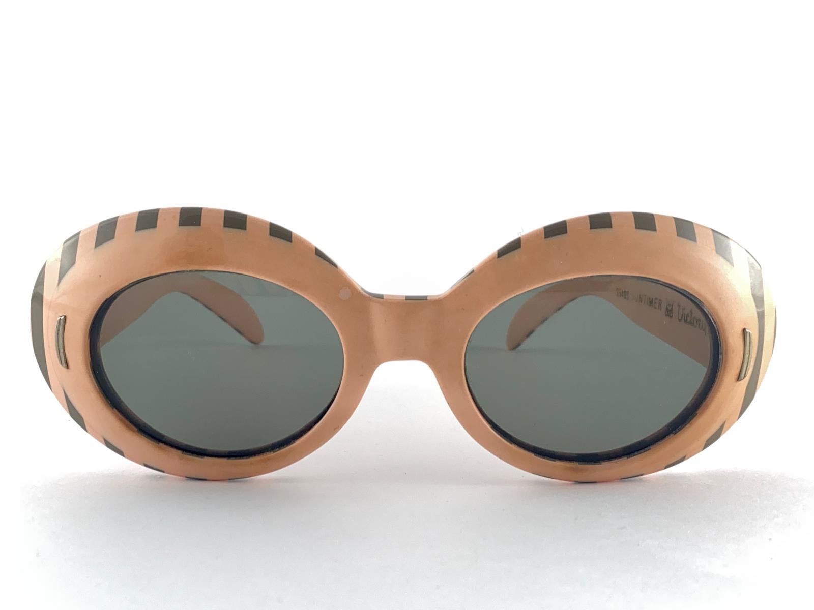 Vintage Suntimer Victory Suntimer Rose Made in France 1960 Sunglasses In Good Condition For Sale In Baleares, Baleares