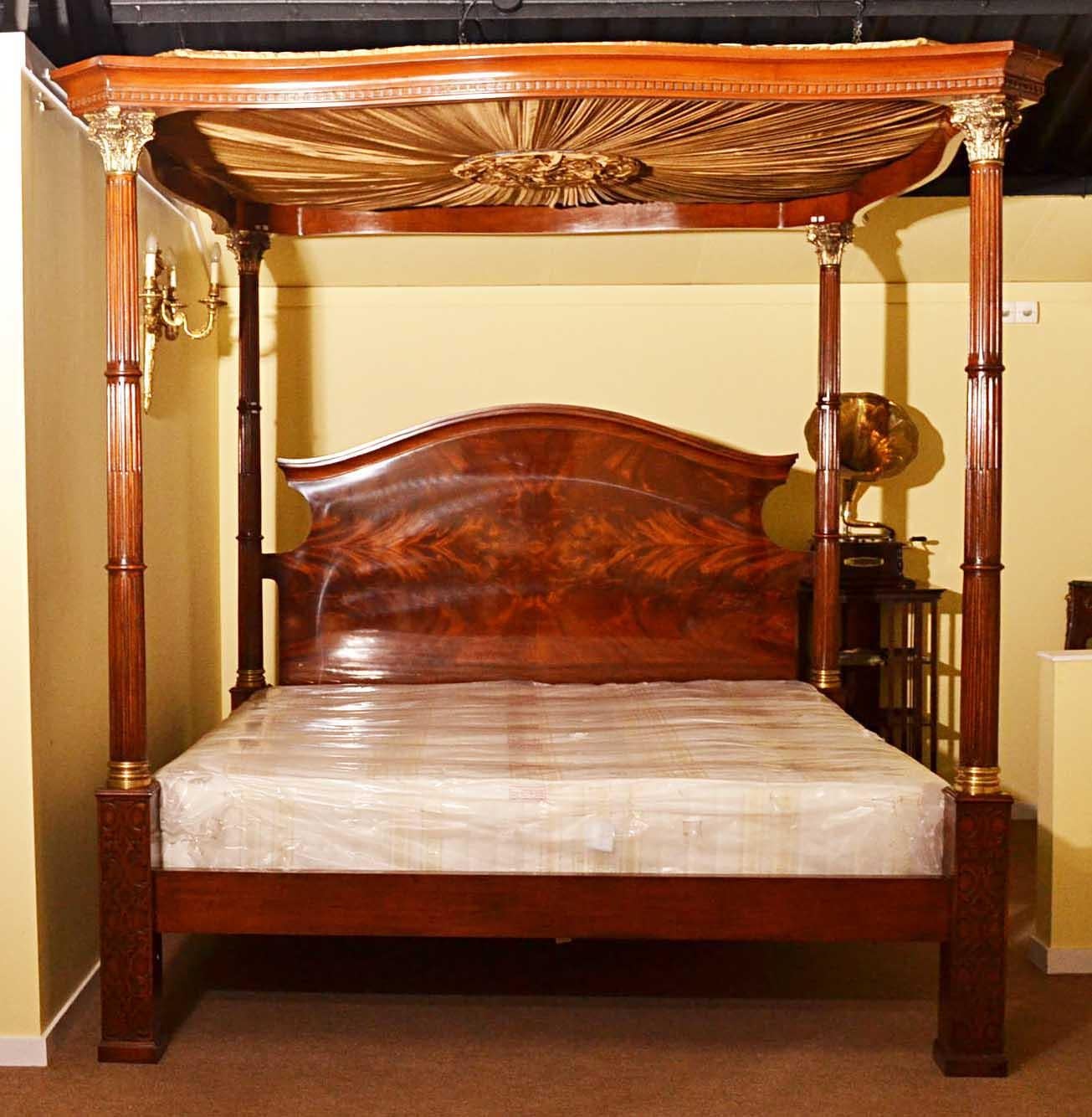 Vintage Super King Mahogany Four Poster Bed with Silk Canopy 20th C In Good Condition In London, GB