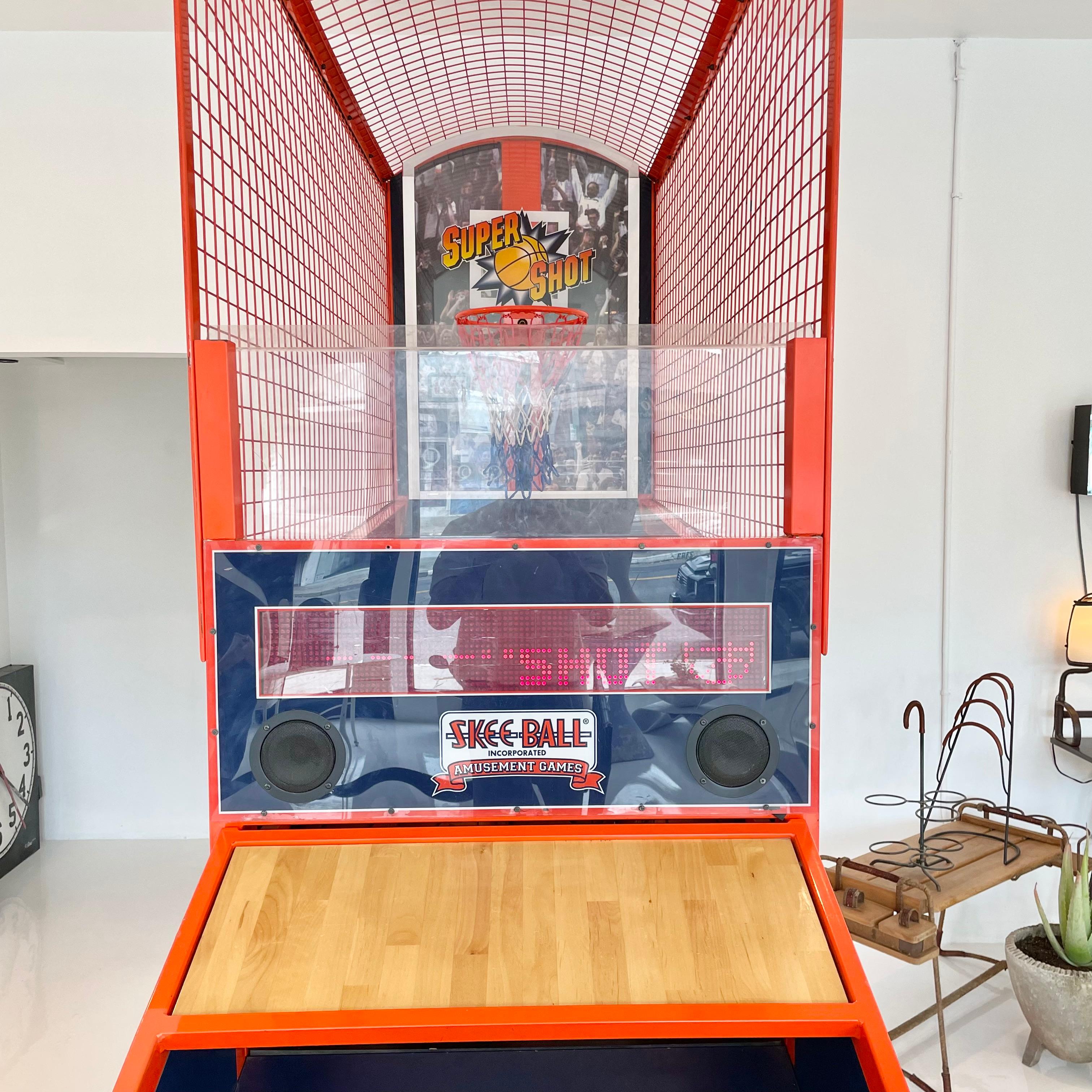 Vintage Super Shot Basketball Arcade Game by Skee-Ball In Good Condition In Los Angeles, CA