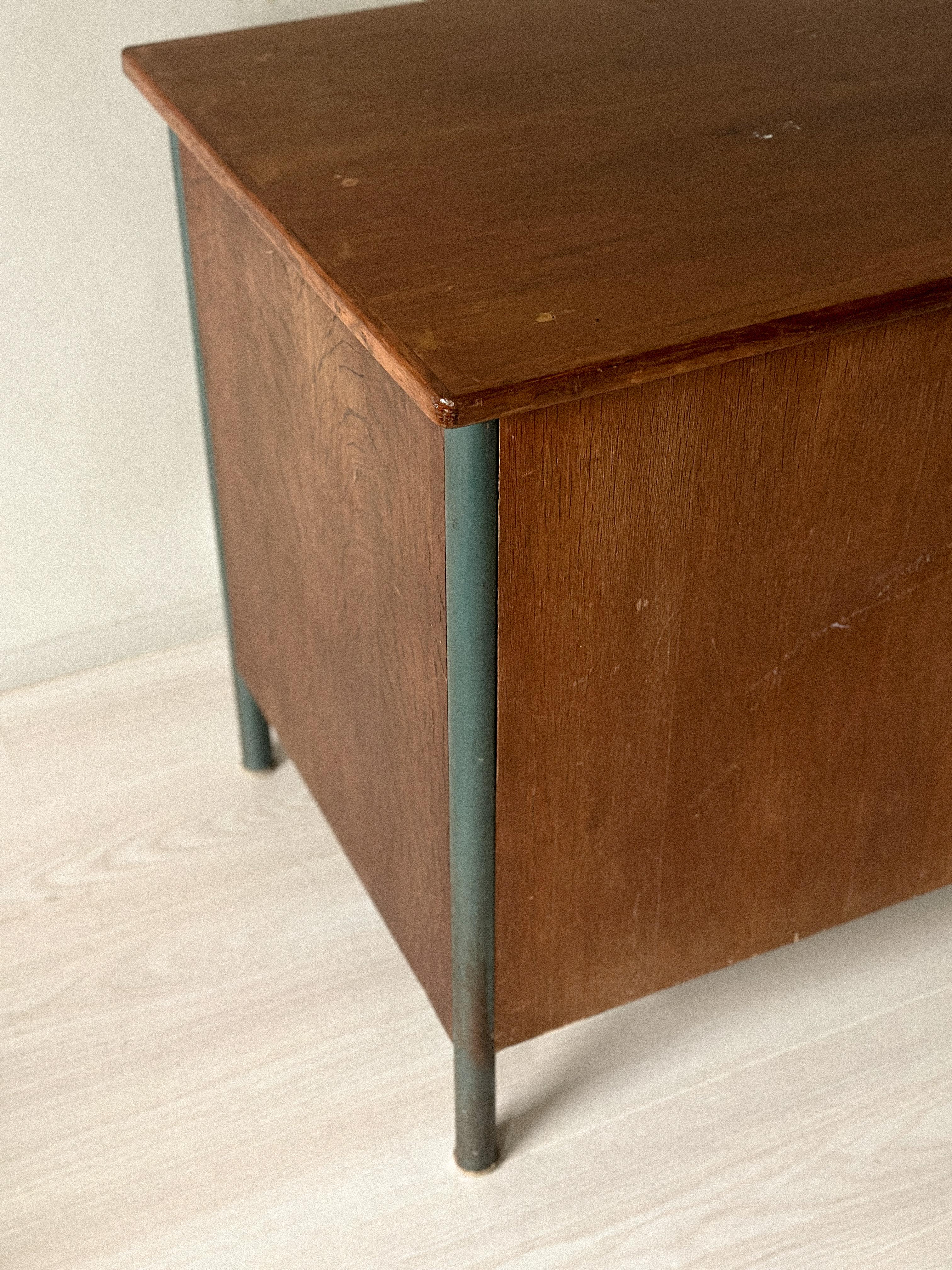 Vintage “Surveillant” desk attributed to Ateliers Jean Prouvé, France, c. 1960s For Sale 3