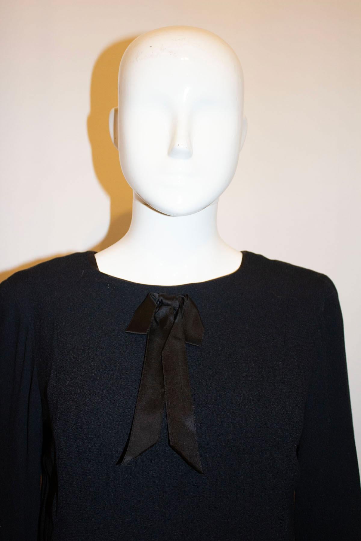 Vintage Susan Small Black Shift Dress In Good Condition For Sale In London, GB