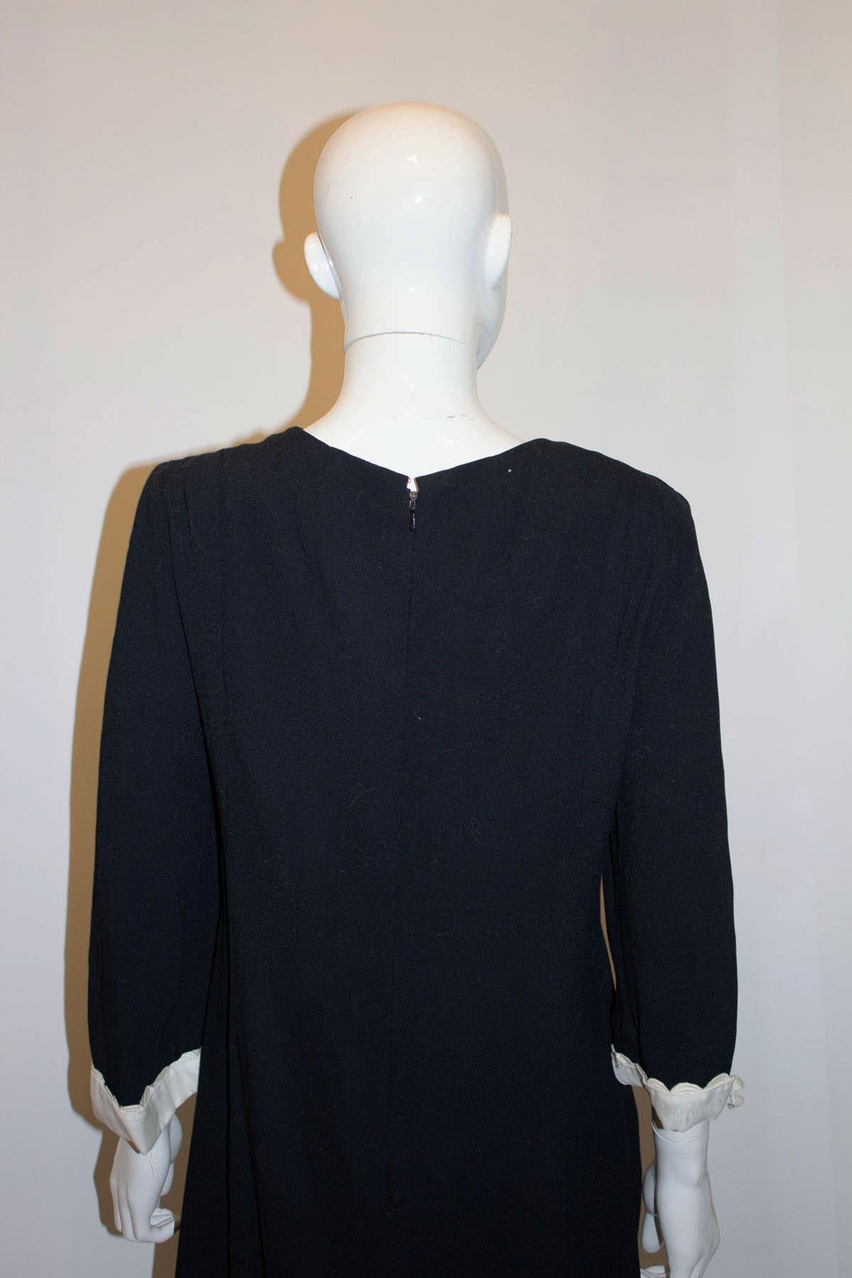 Susan Petite robe droite noire vintage Bon état - En vente à London, GB