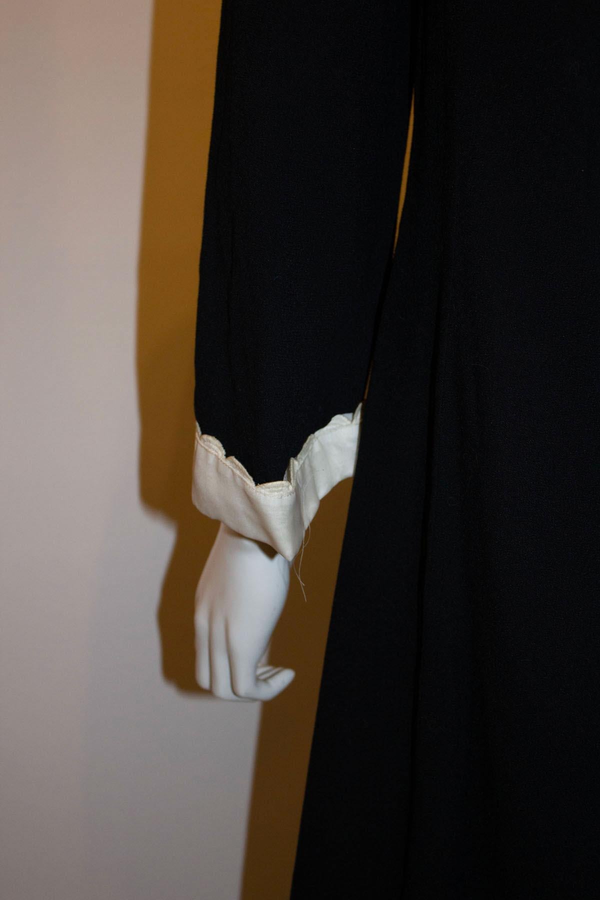 Susan Petite robe droite noire vintage en vente 1