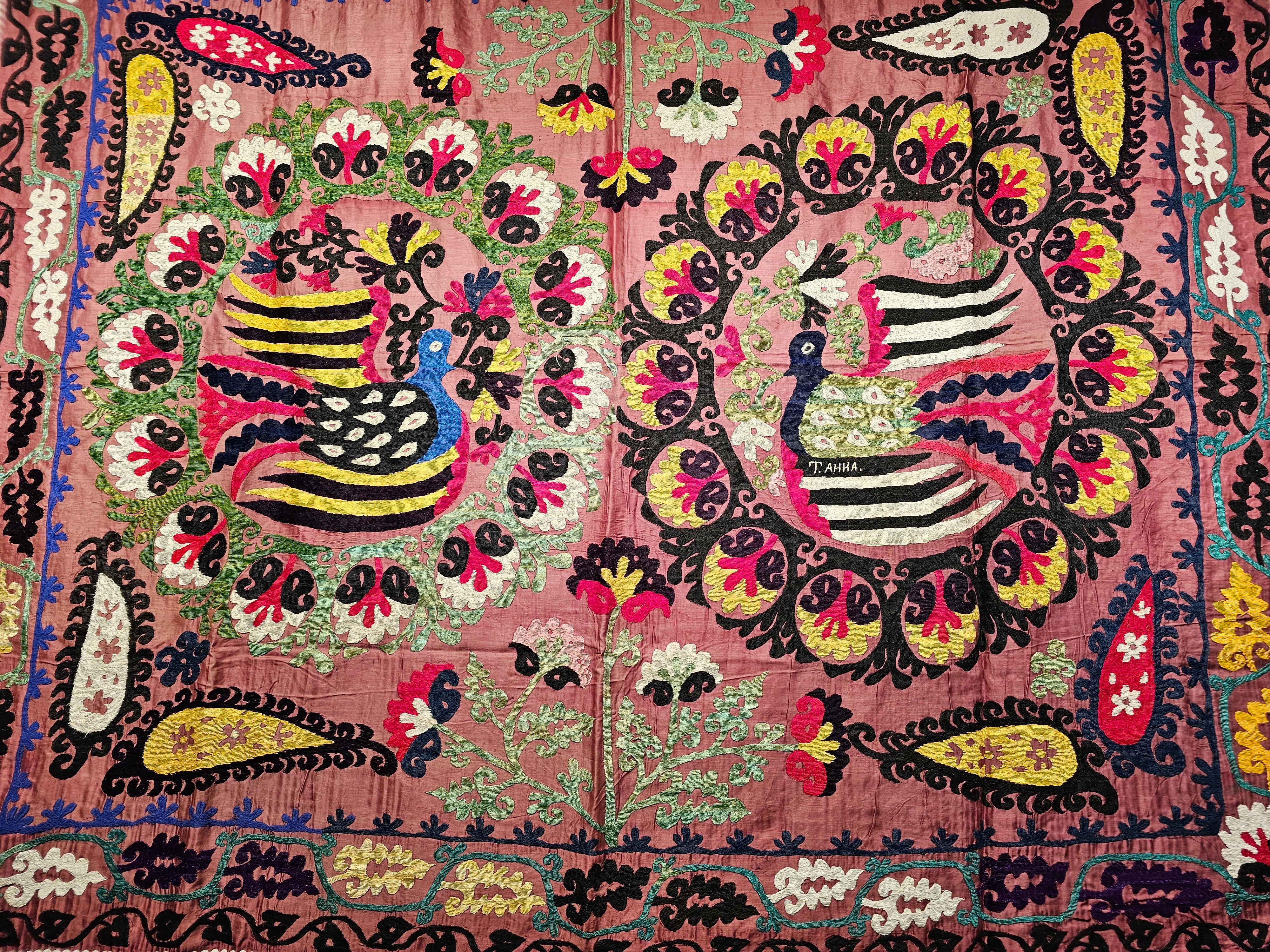 Vintage Suzani-Wandteppich aus Seide, handbestickt, mit einem Paar Teilridges aus Seide  im Angebot 2