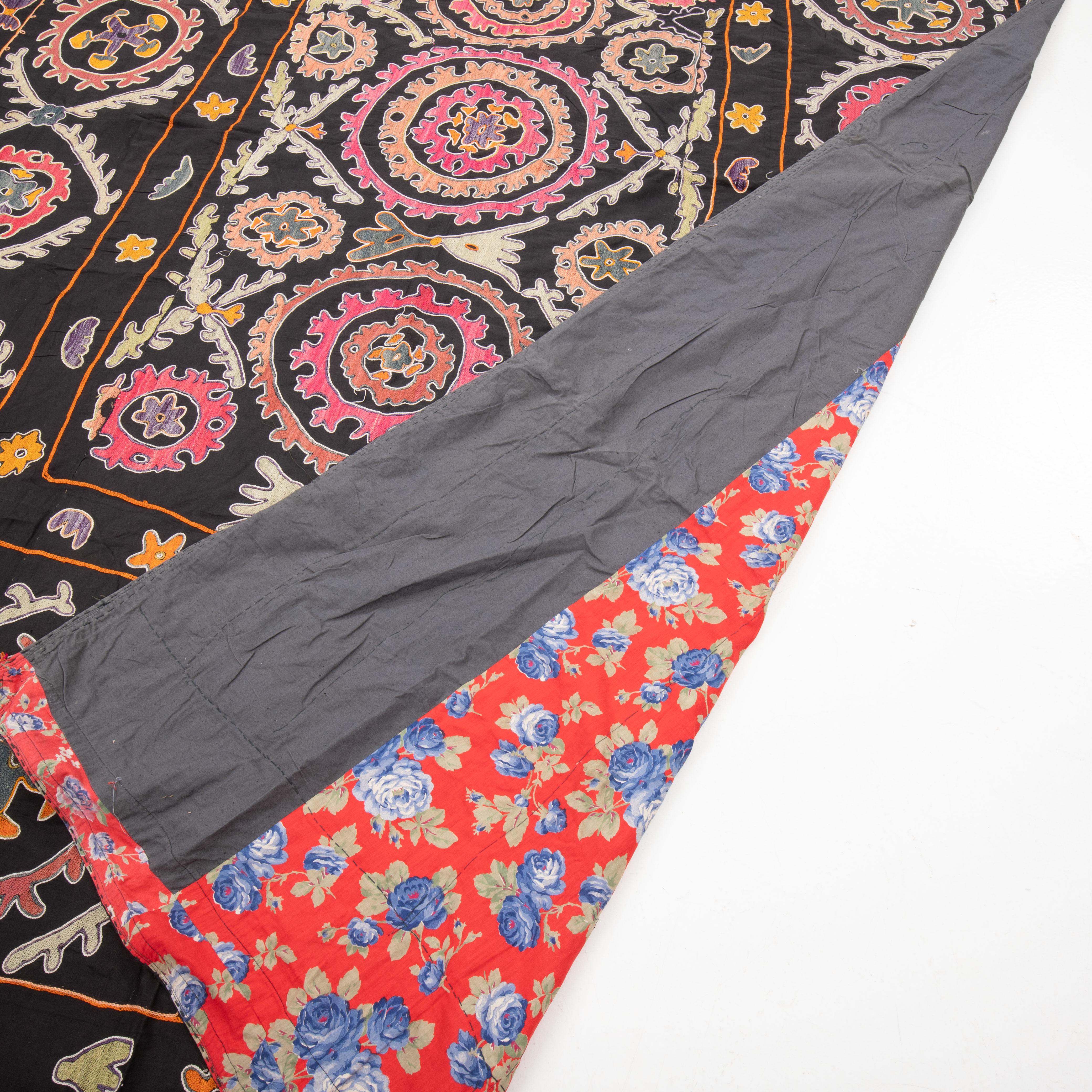 Vintage Suzani from , Uzbekistan For Sale 4