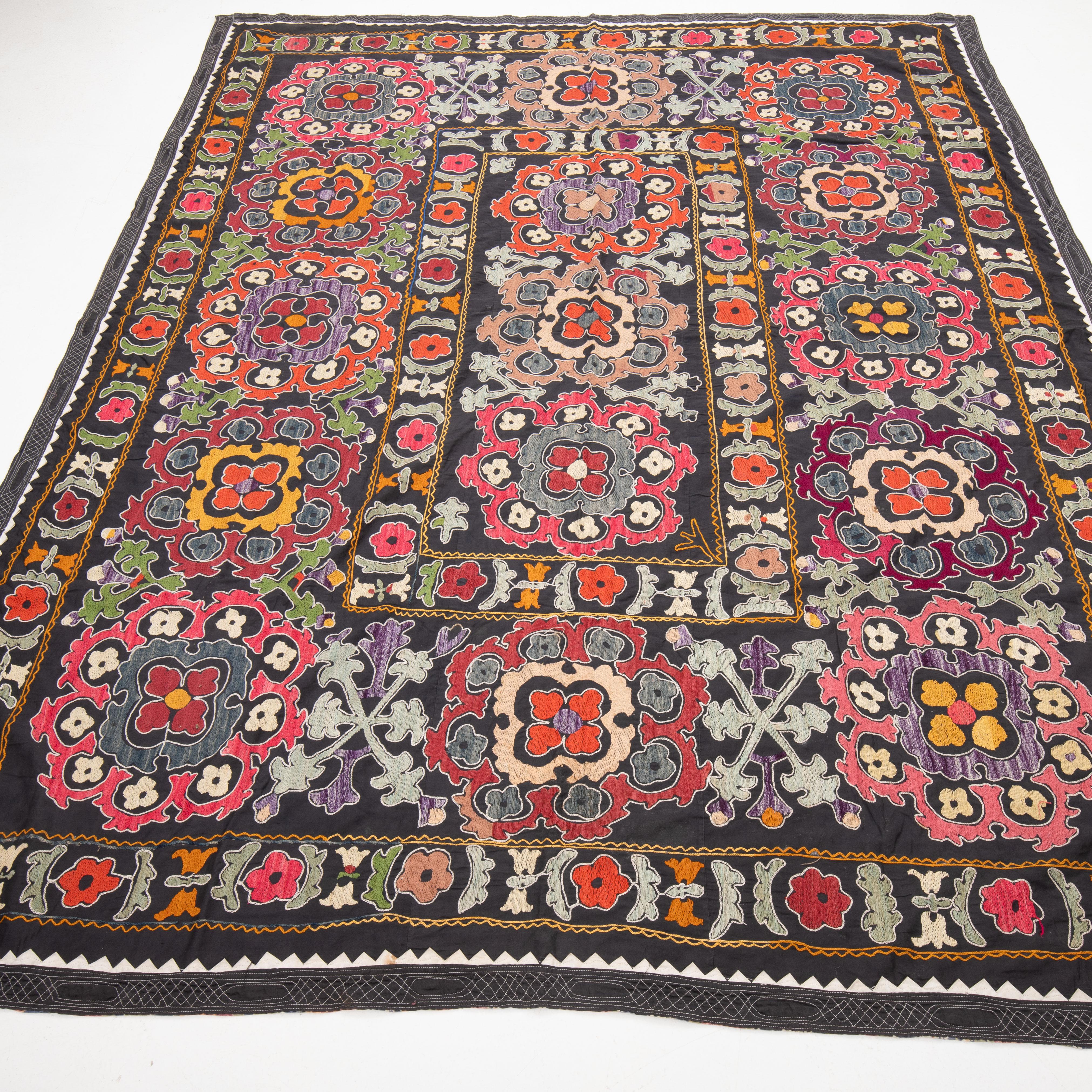 Suzani aus Usbekistan, Vintage (Bestickt)