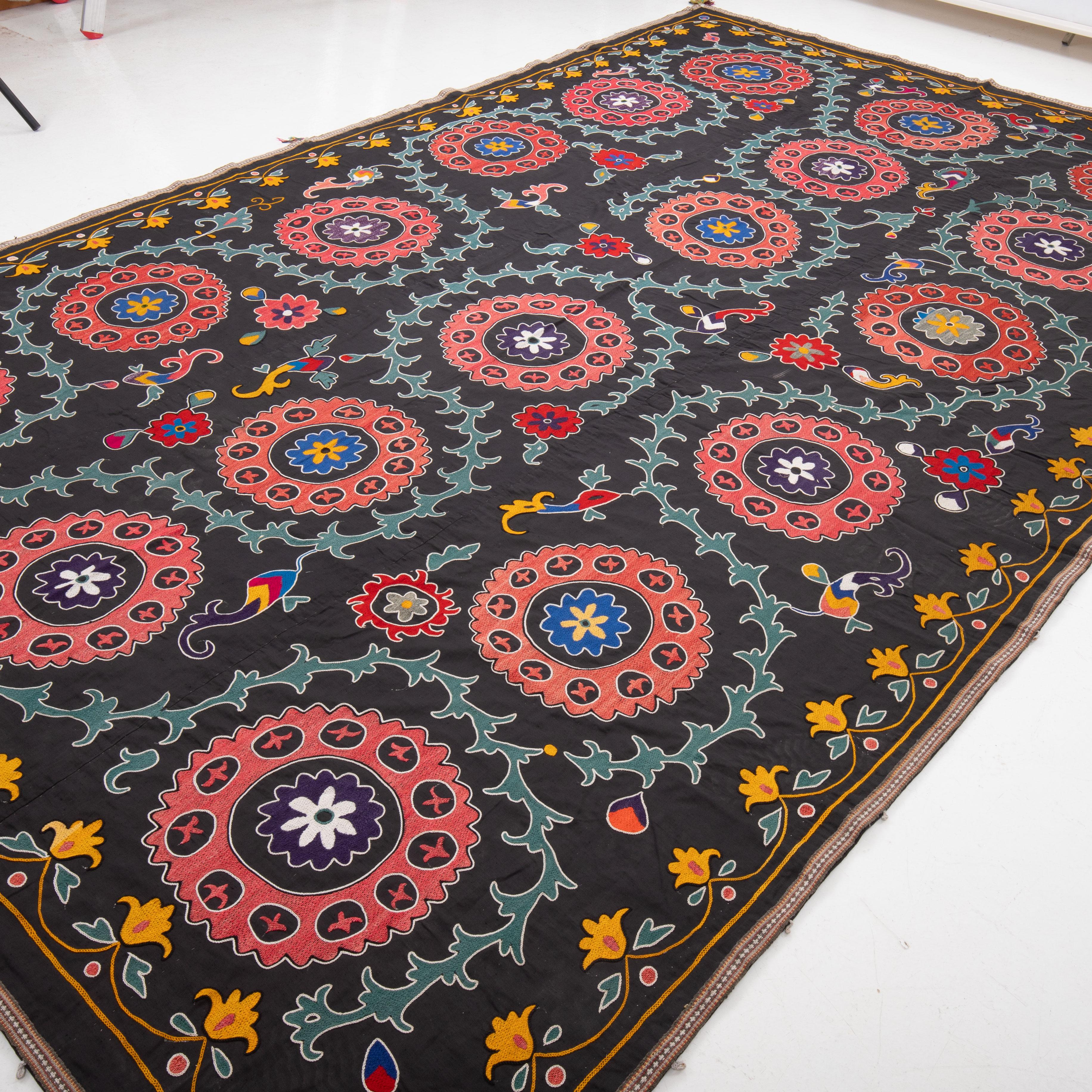 Suzani aus Usbekistan, Vintage (Bestickt) im Angebot