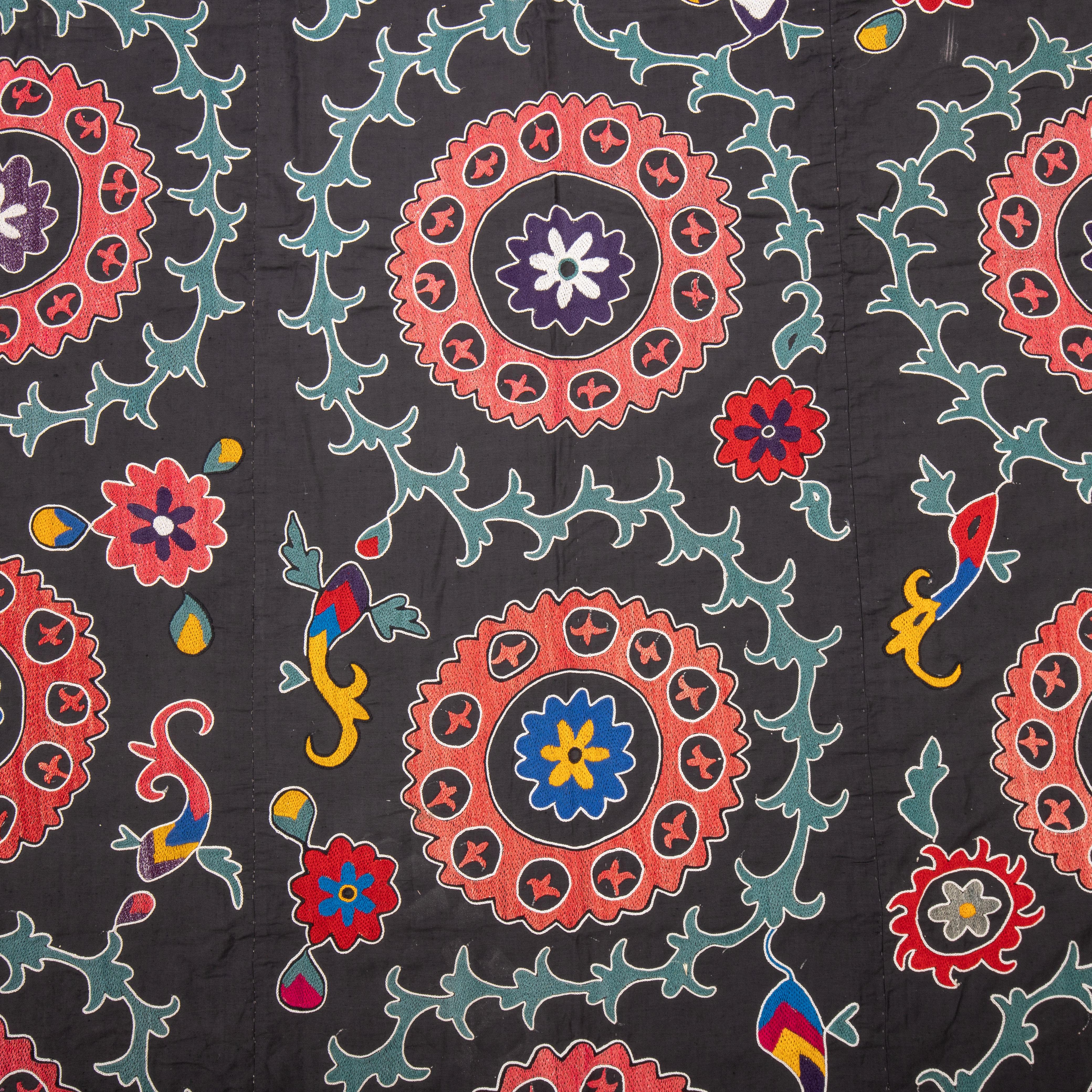 Suzani aus Usbekistan, Vintage (20. Jahrhundert) im Angebot