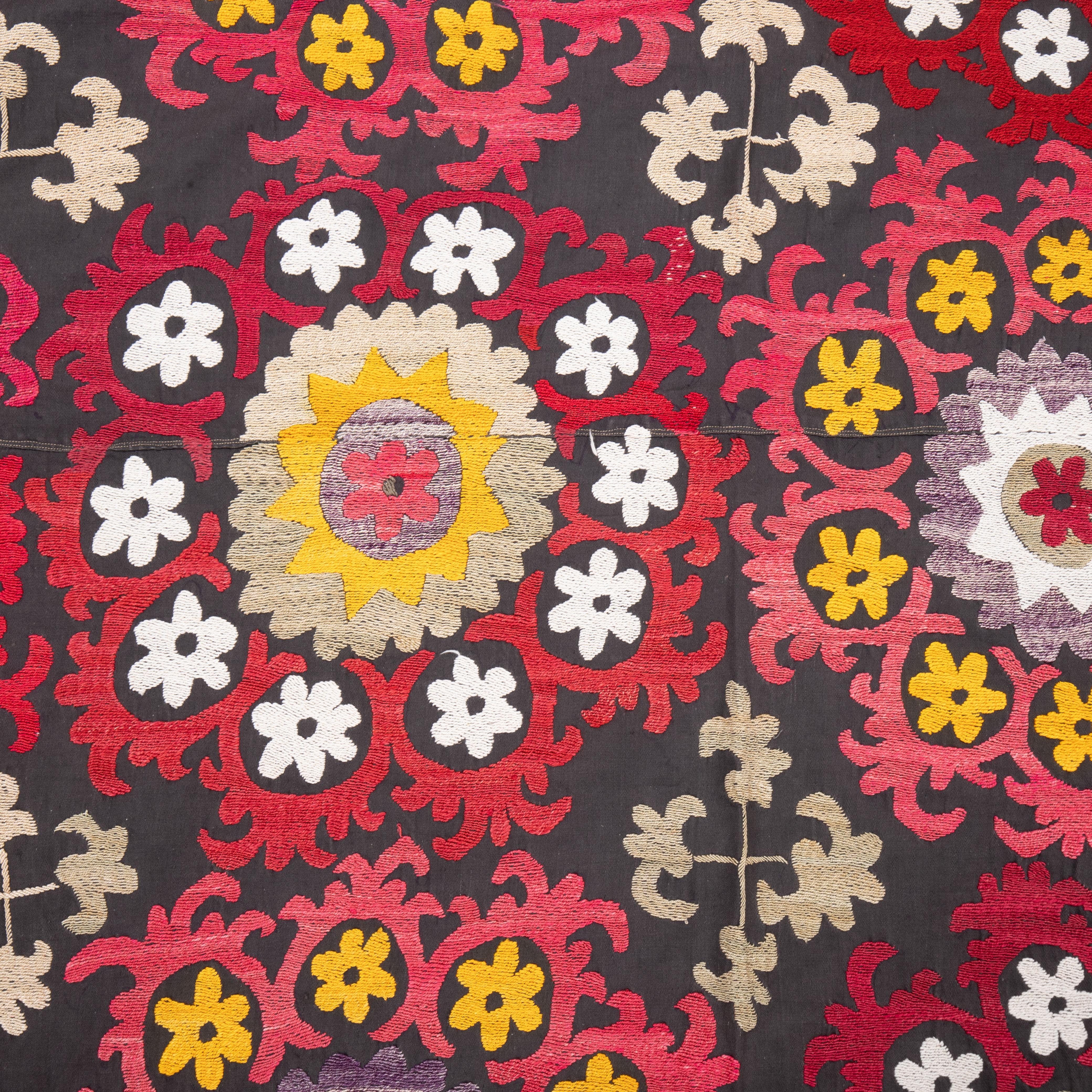 Suzani aus Usbekistan, Vintage (Baumwolle) im Angebot