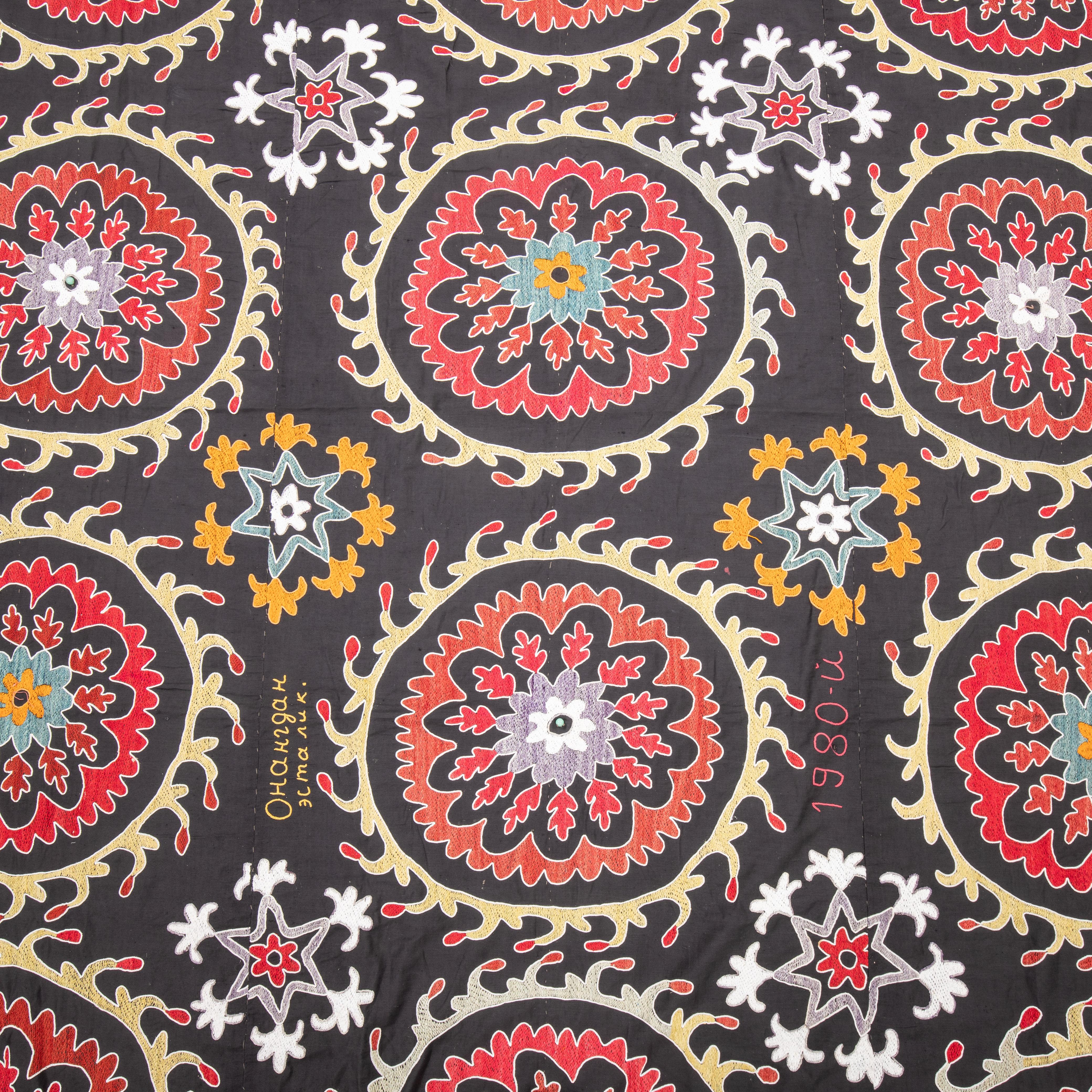 Suzani aus Usbekistan, Vintage (Baumwolle) im Angebot