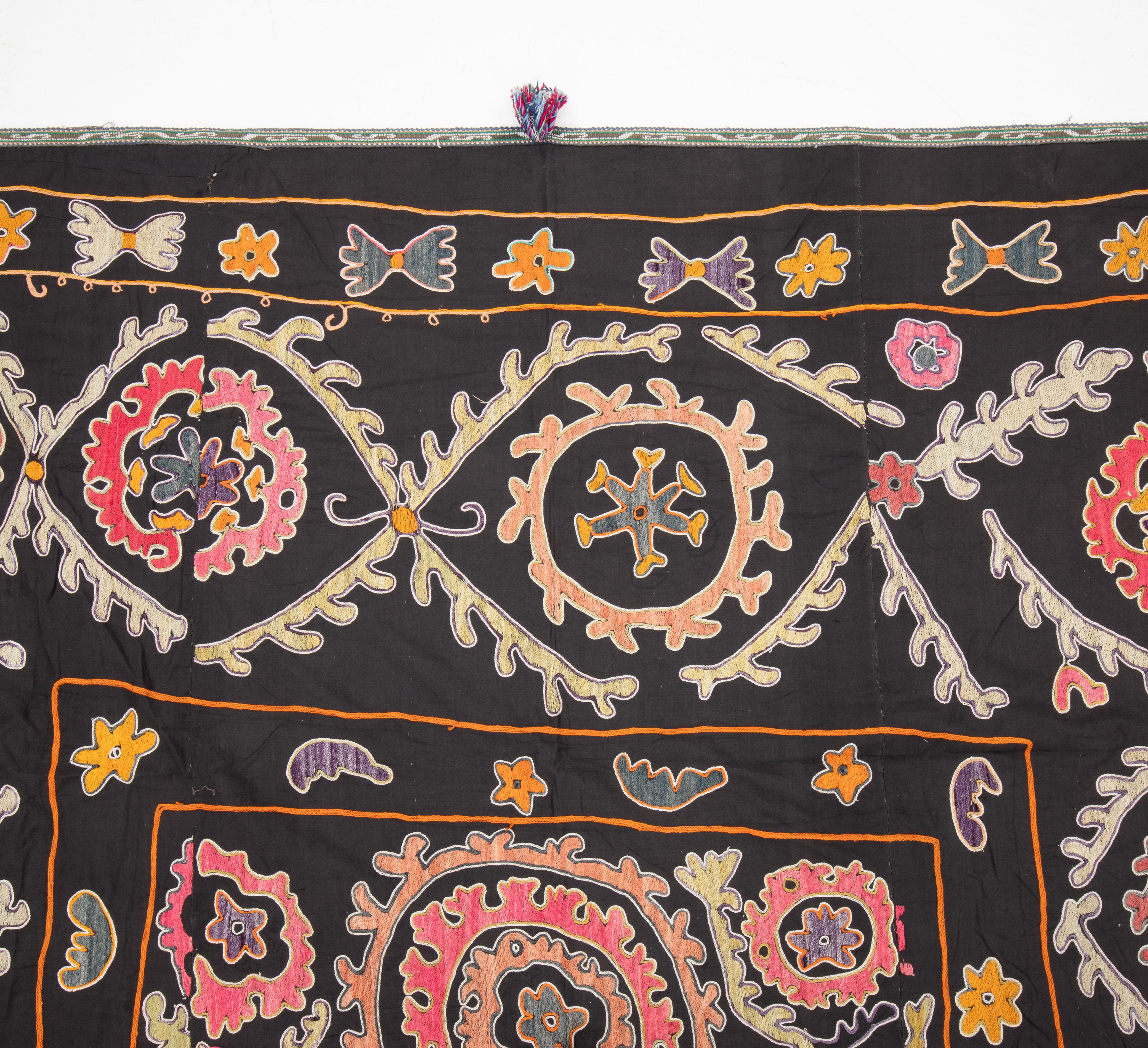 Vintage Suzani from , Uzbekistan For Sale 2