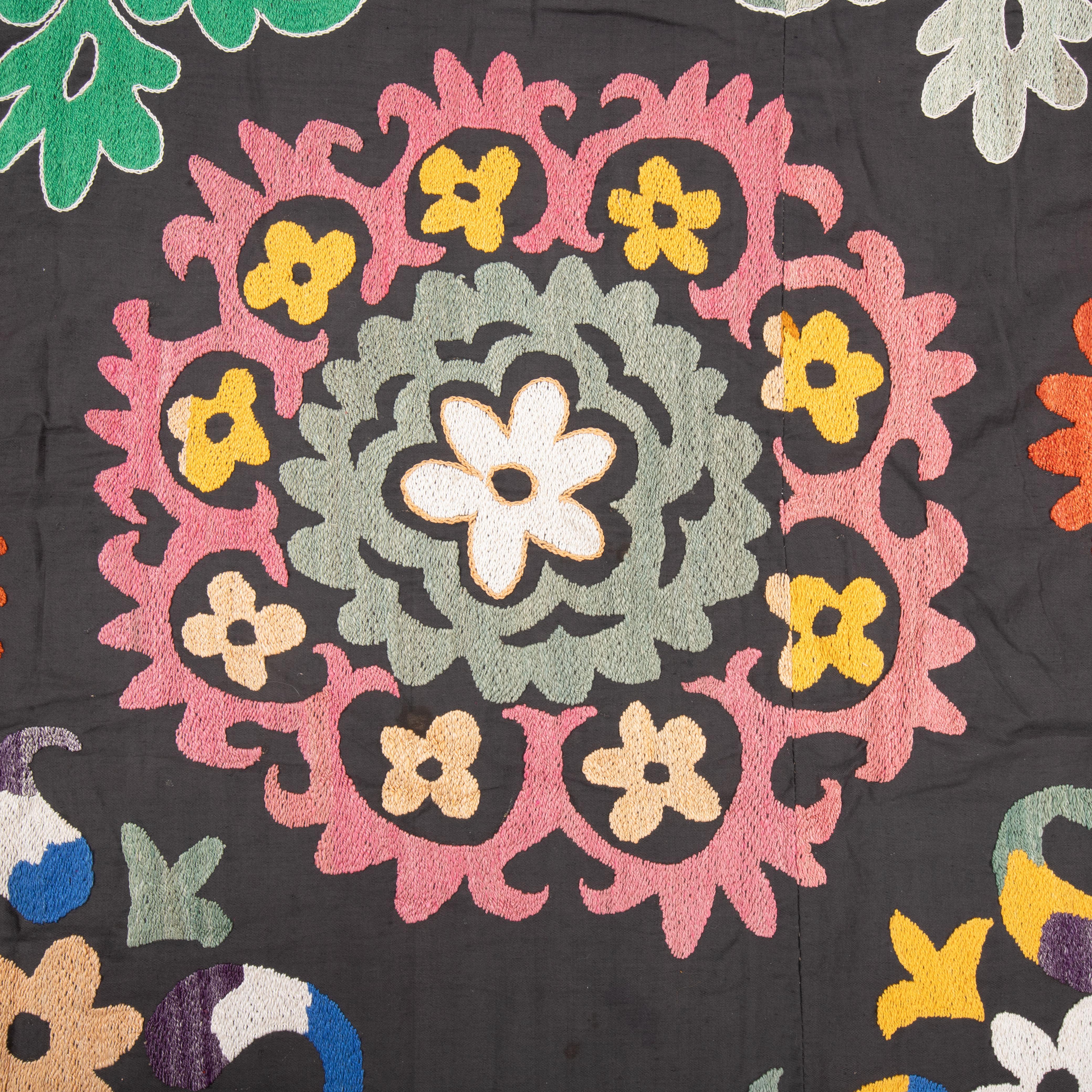 Vintage Suzani from , Uzbekistan For Sale 3