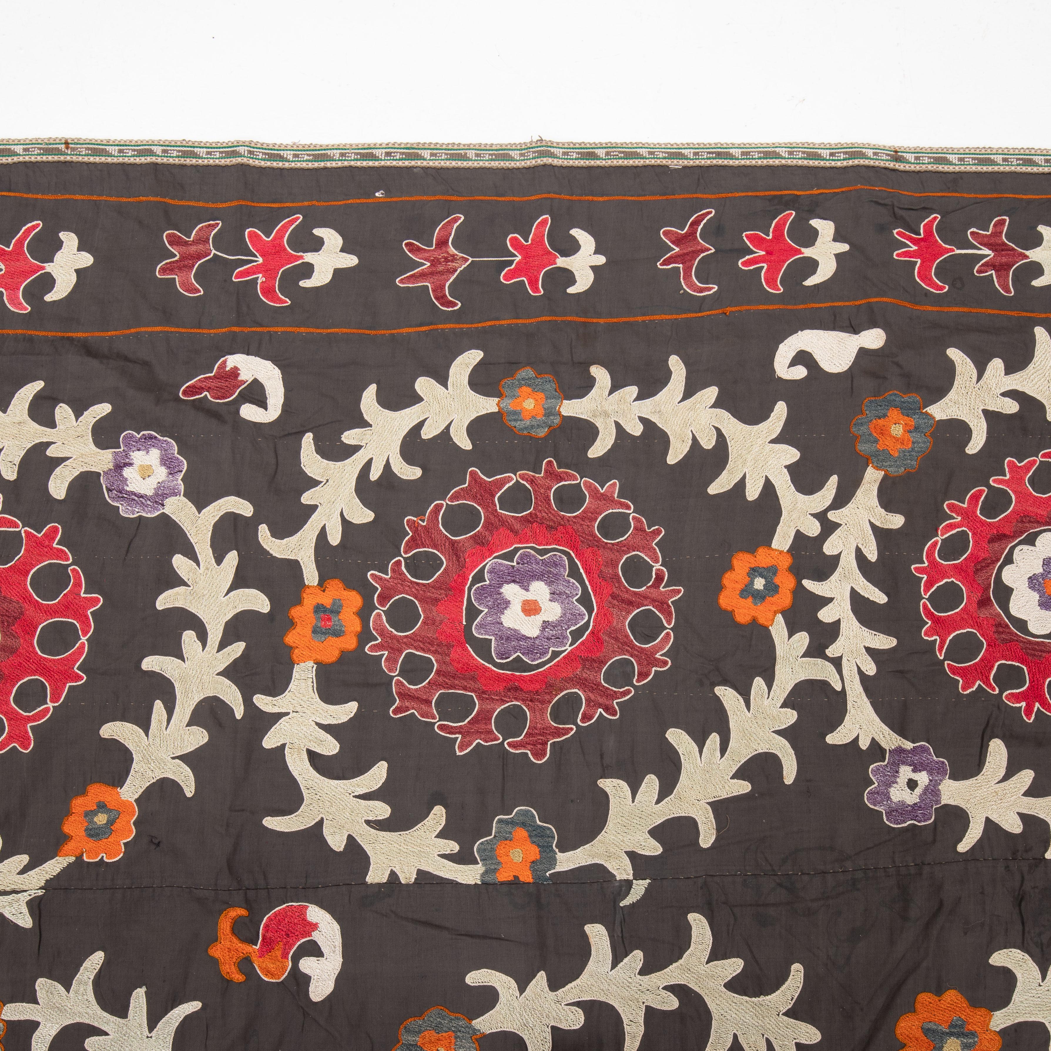 Vintage Suzani from , Uzbekistan For Sale 3