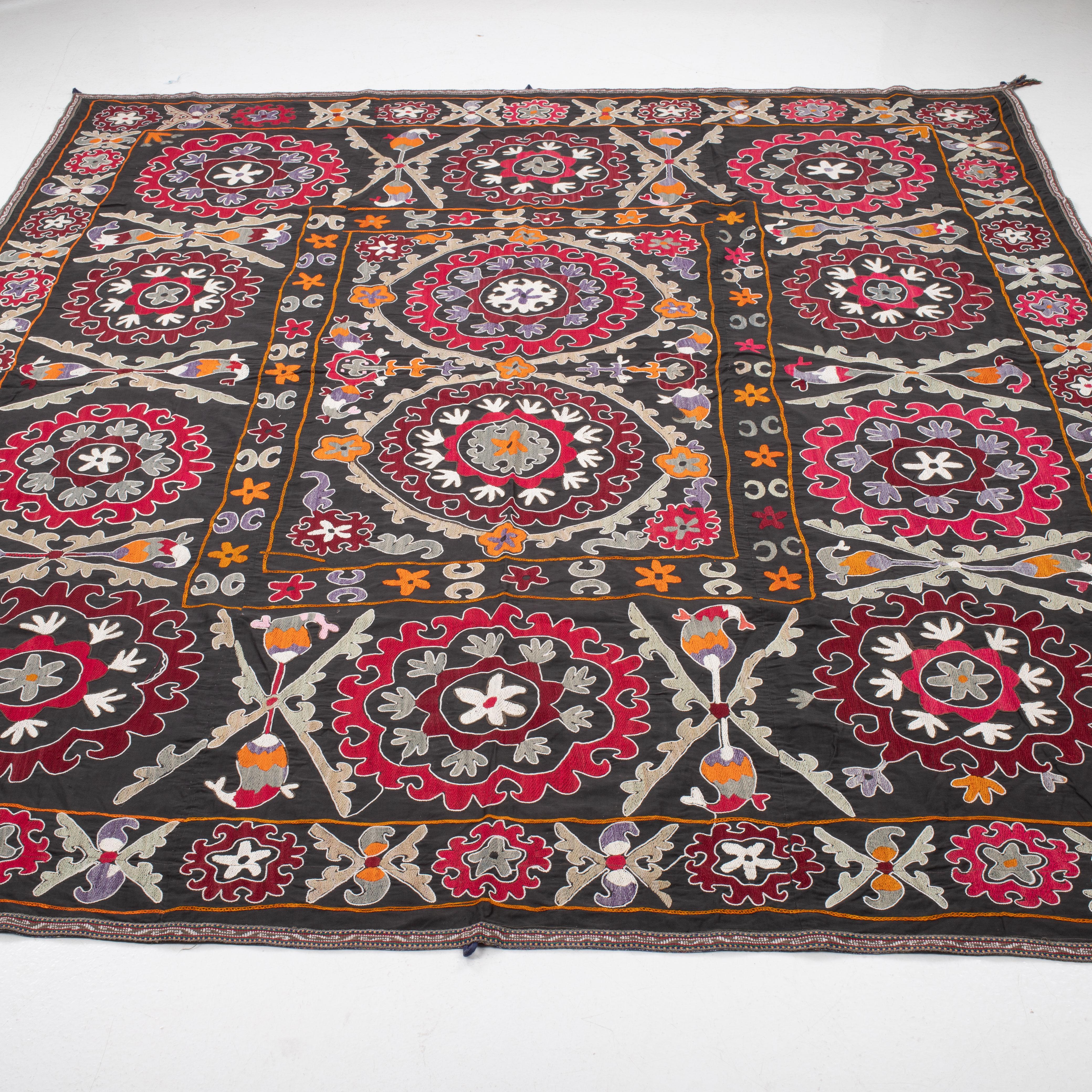 Vintage Suzani from , Uzbekistan For Sale 3