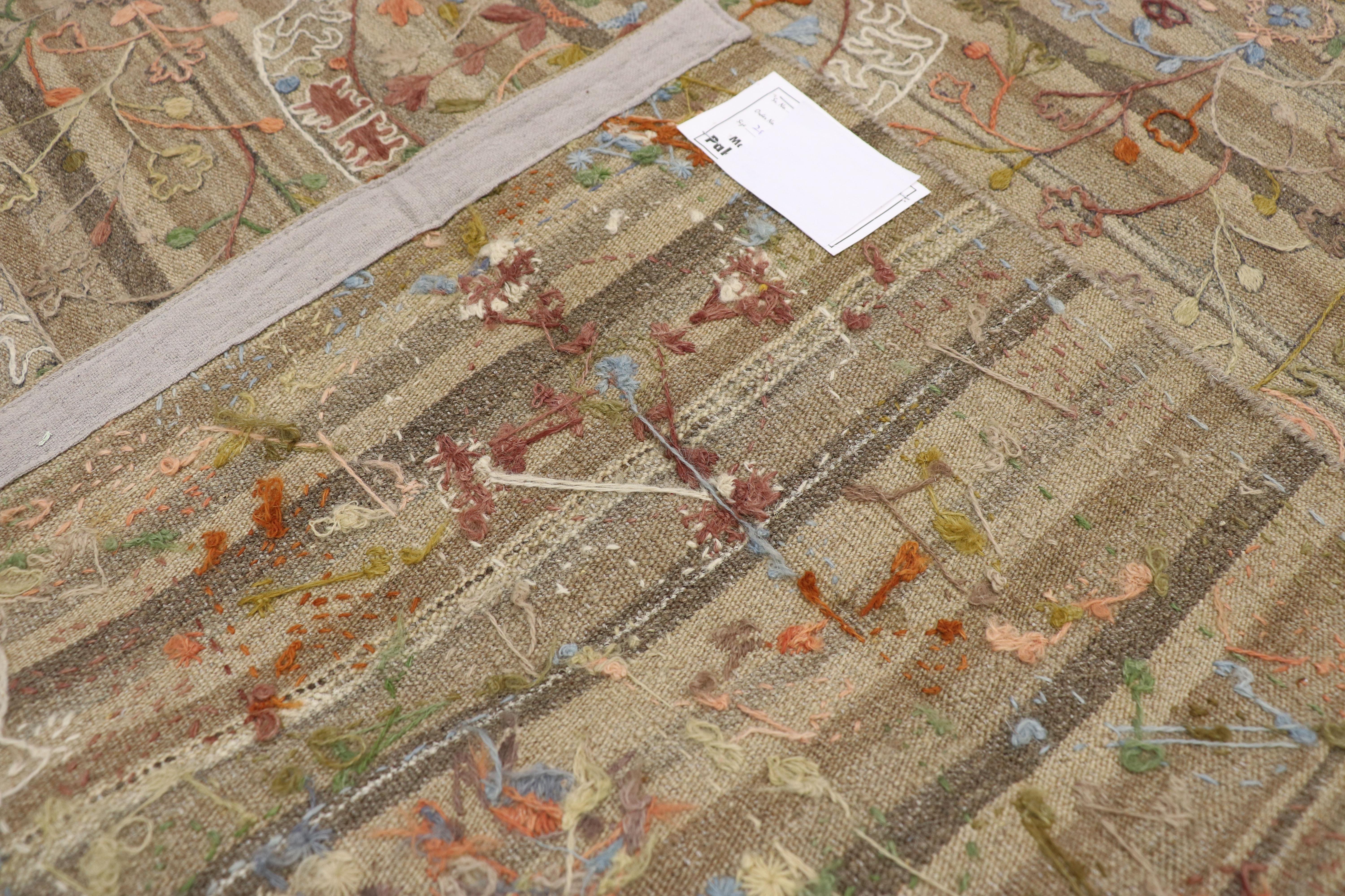 Suzani Vintage-Kelim-Teppich im böhmischen Vintage-Stil mit Stickerei im Zustand „Gut“ im Angebot in Dallas, TX