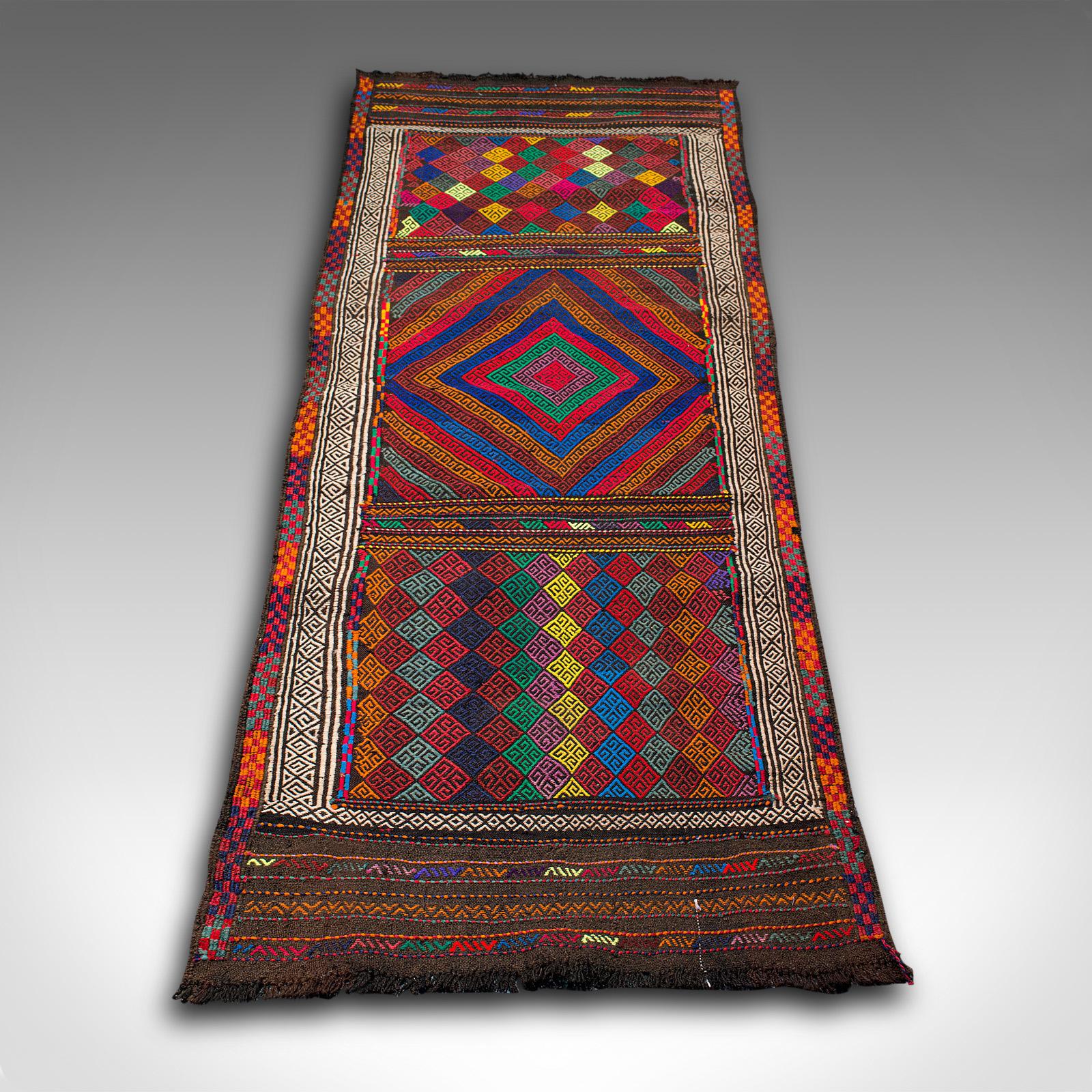 Textile Tapis Kilim vintage Suzani, Moyen-Orient, couloir, hall d'entrée, tapis, tapis en vente