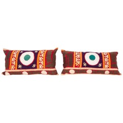 Boîtes d'oreillers/couvercles de coussins Suzani vintage fabriqués à partir d'une Suzani du milieu du XXe siècle