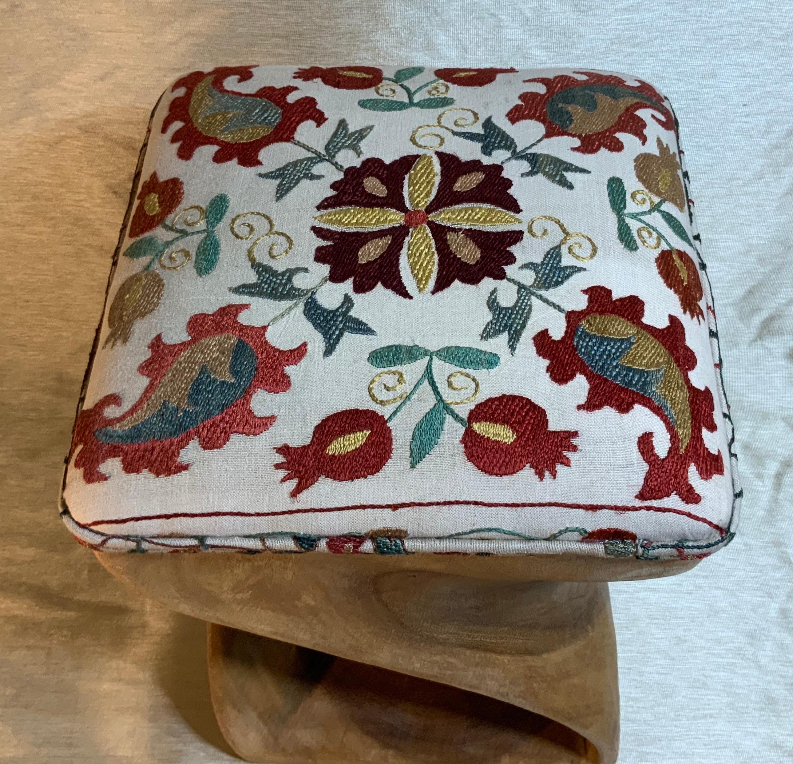 Vintage Suzani Upholster Hand Carved Wood Sitting Stool In Good Condition In Delray Beach, FL