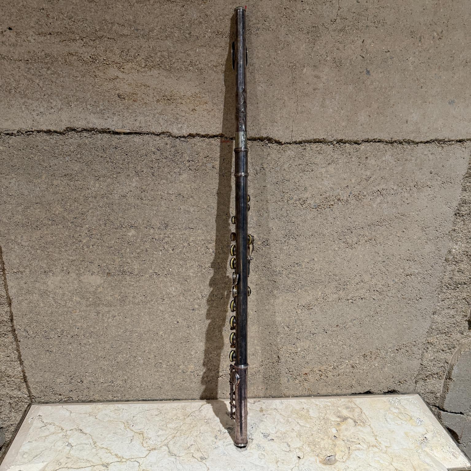 AMBIANIC presents
Vintage Suzuki Musique Flute
27.13 long x 1.75 diameter
Preowned vintage condition unrestored. 
Refer to all images listed