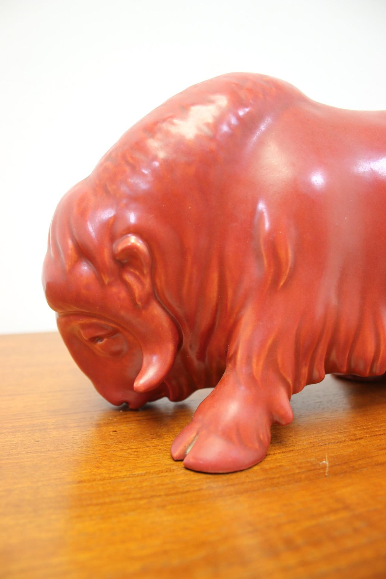 Vintage s.v lindhart ceramic bull made Denmark


This is a beautiful red glazed buffalo sculpture.
Found in denmark and it is also marked with made denmark.
Design by s.v.lindhart.
Dim
High 16 cm
Wide 25 cm.
