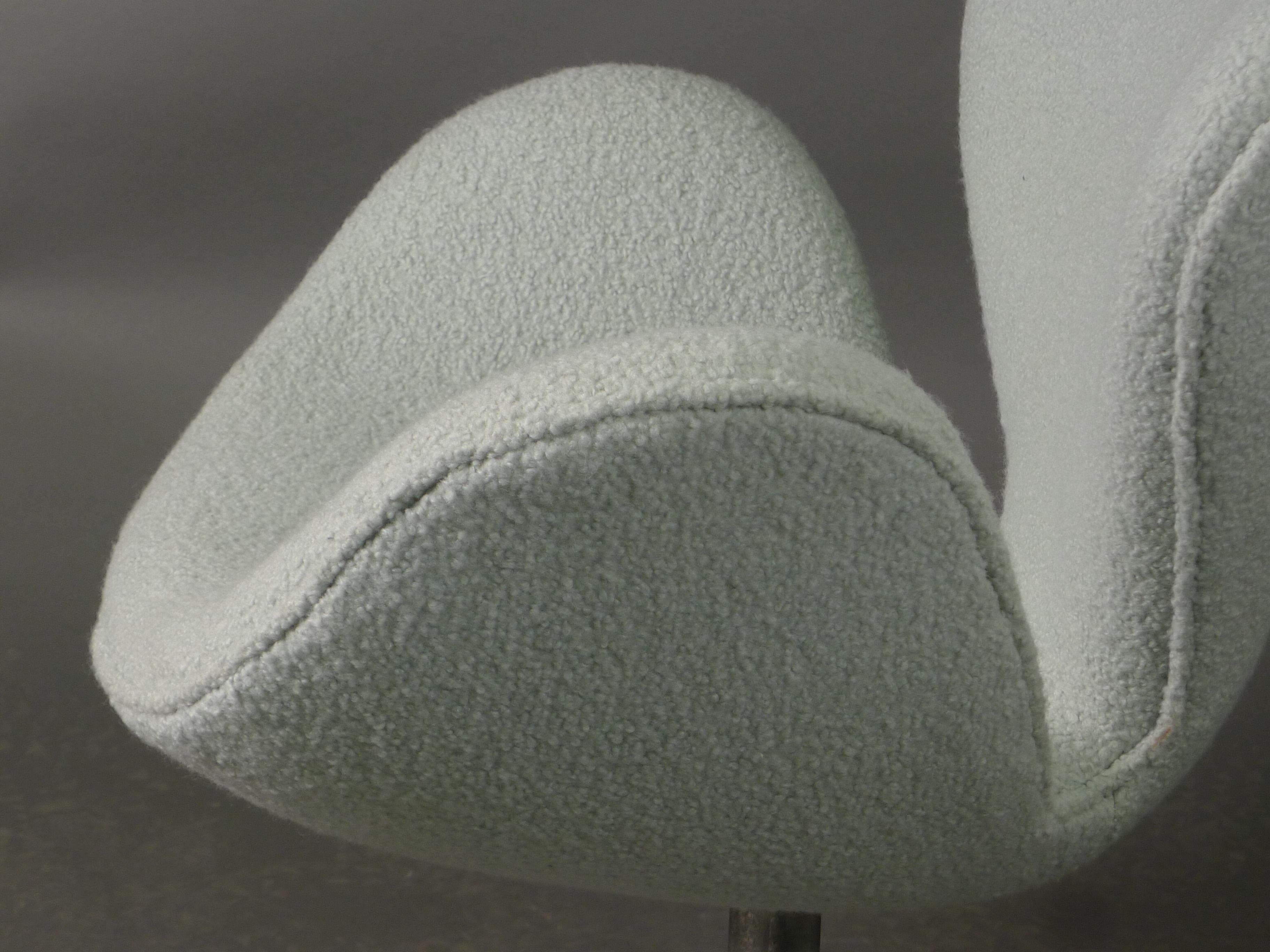 Chaise Swan vintage conçue par Arne Jacobsen, datée de 1970, deux disponibles en vente 4