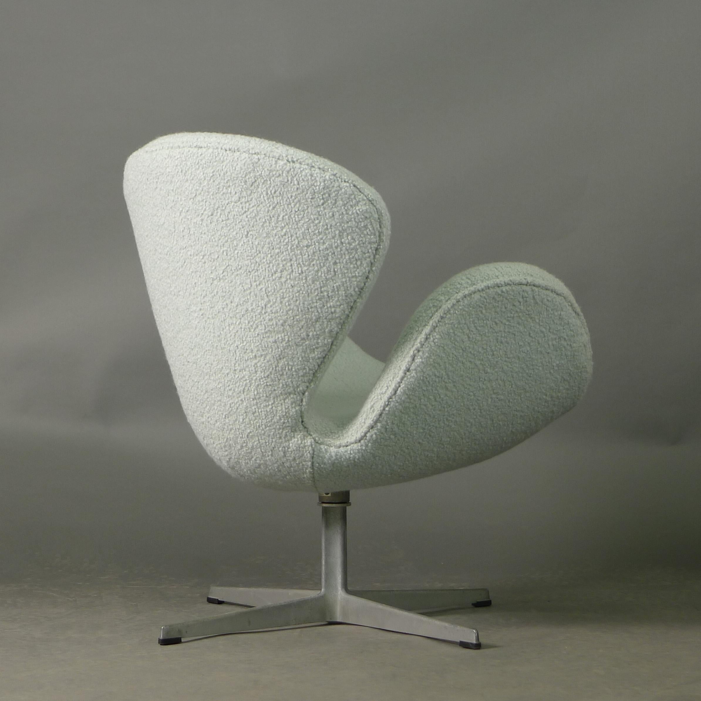 Chaise Swan vintage conçue par Arne Jacobsen, datée de 1970, deux disponibles Excellent état - En vente à Wargrave, Berkshire