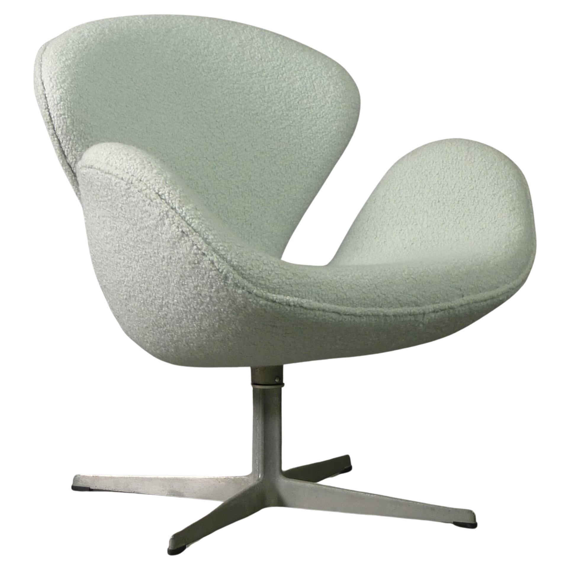 Chaise Swan vintage conçue par Arne Jacobsen, datée de 1970, deux disponibles en vente