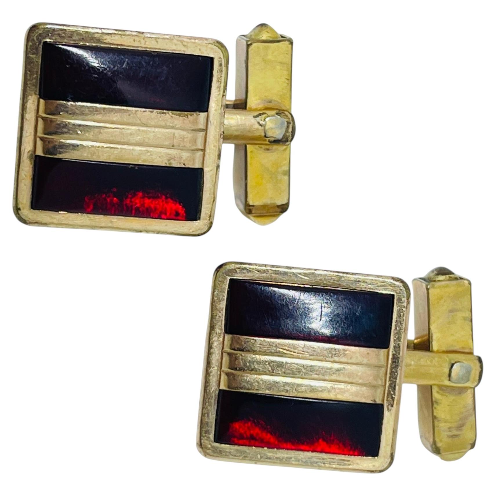 When should a man wear cufflinks?