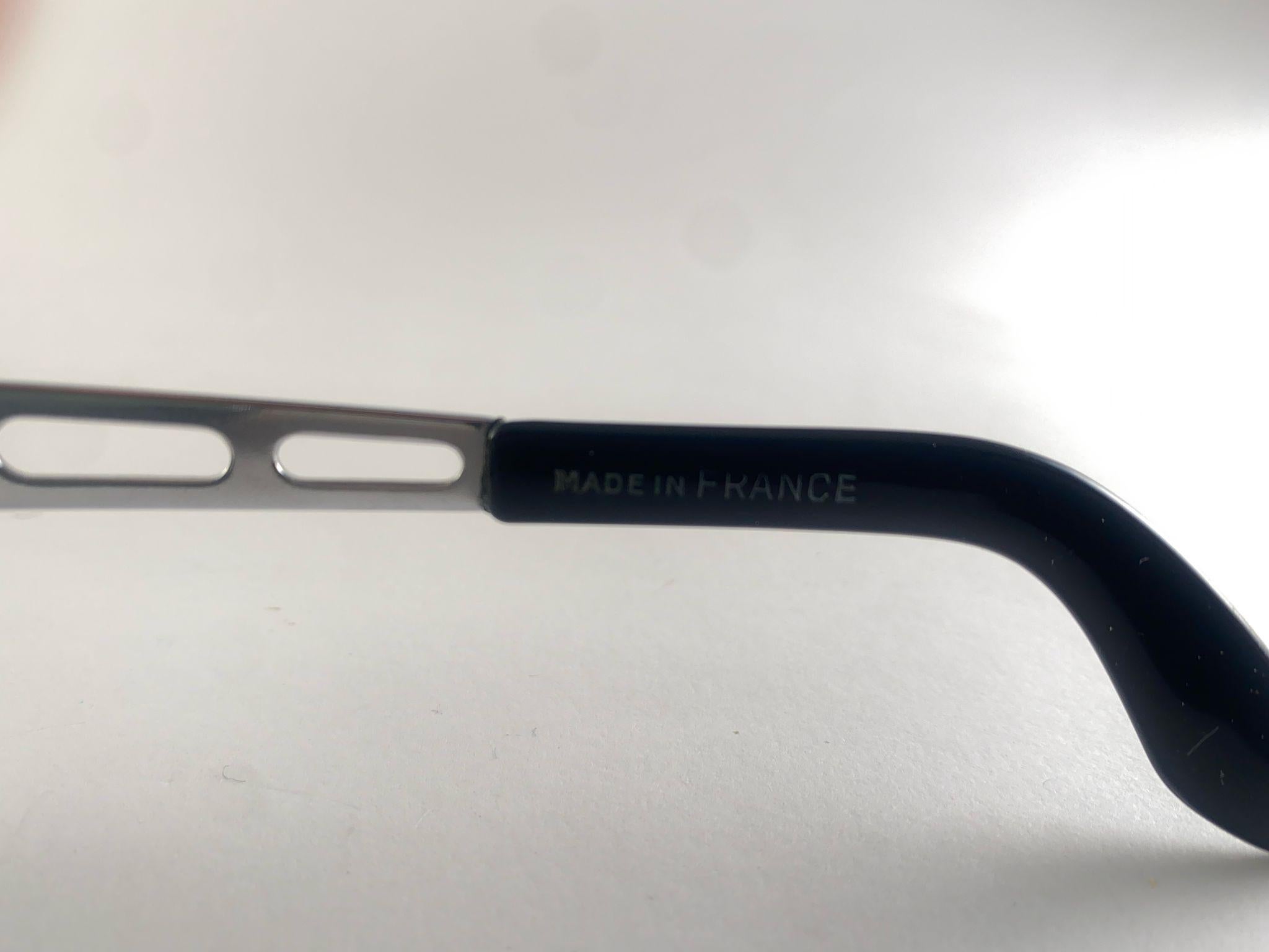 Vintage-Sonnenbrille mit Schwanensilber und hellgrünen Linsen 1970er Jahre, hergestellt in Frankreich im Angebot 1
