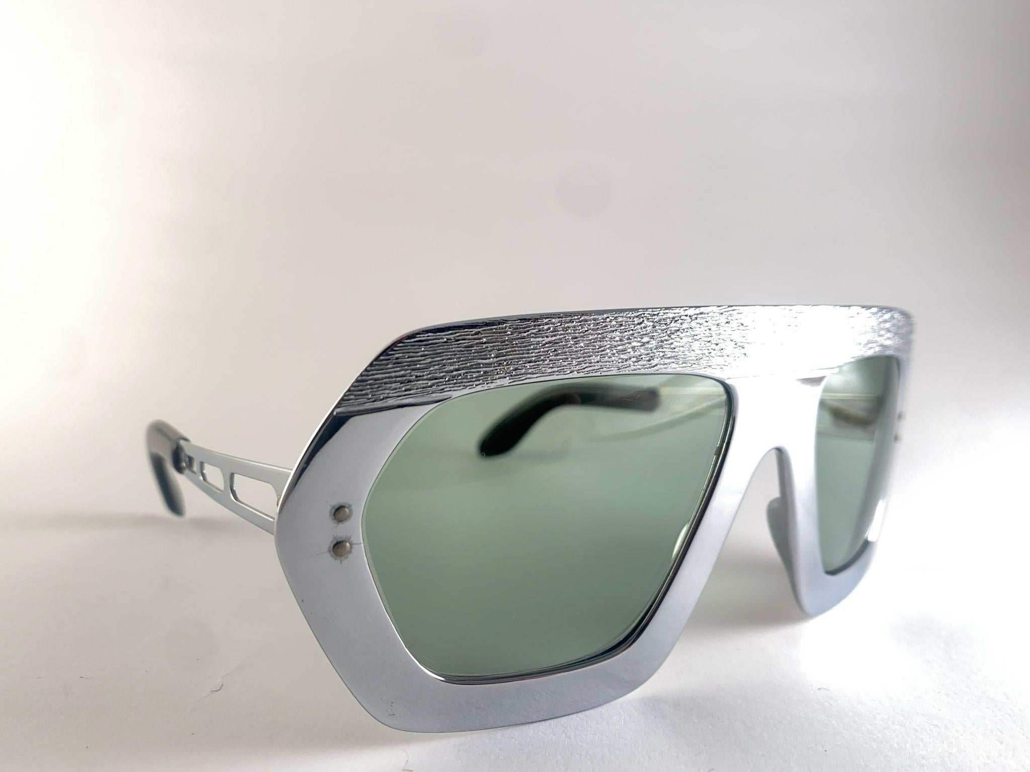 Vintage-Sonnenbrille mit Schwanensilber und hellgrünen Linsen 1970er Jahre, hergestellt in Frankreich im Angebot 2
