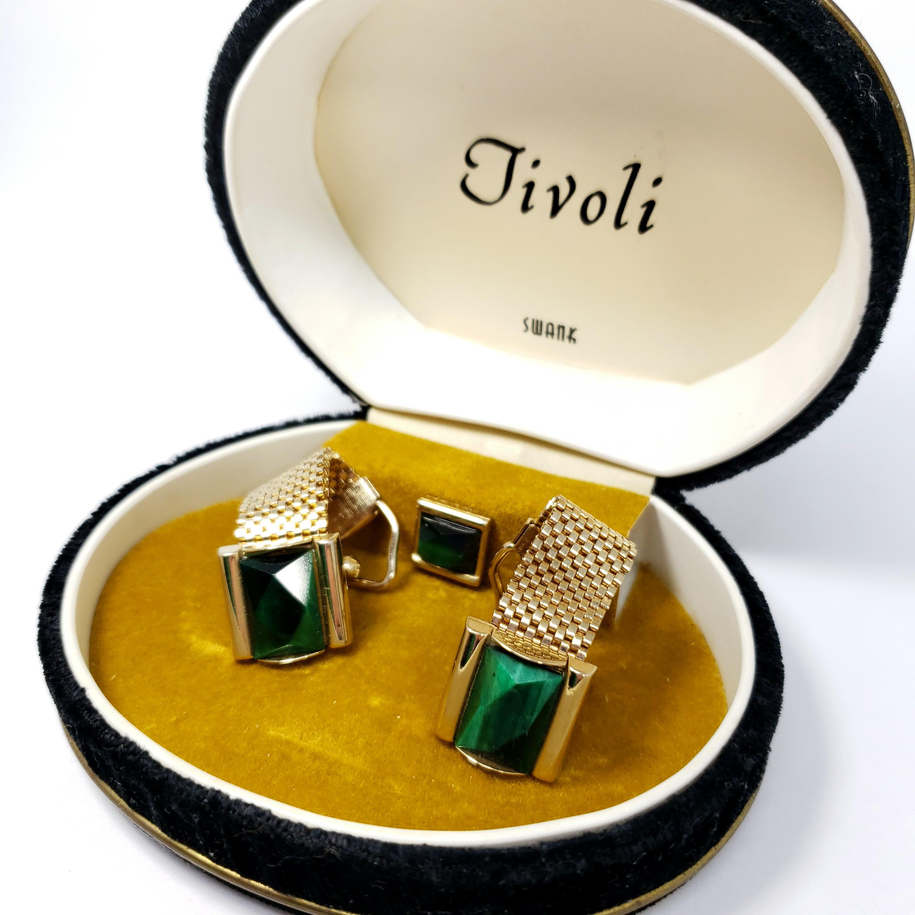 A pair of vintage cuff links and stud. Exquisite gold finish, with malachite crystals and mesh accents.

Good condition with light wear, consistent with age.
