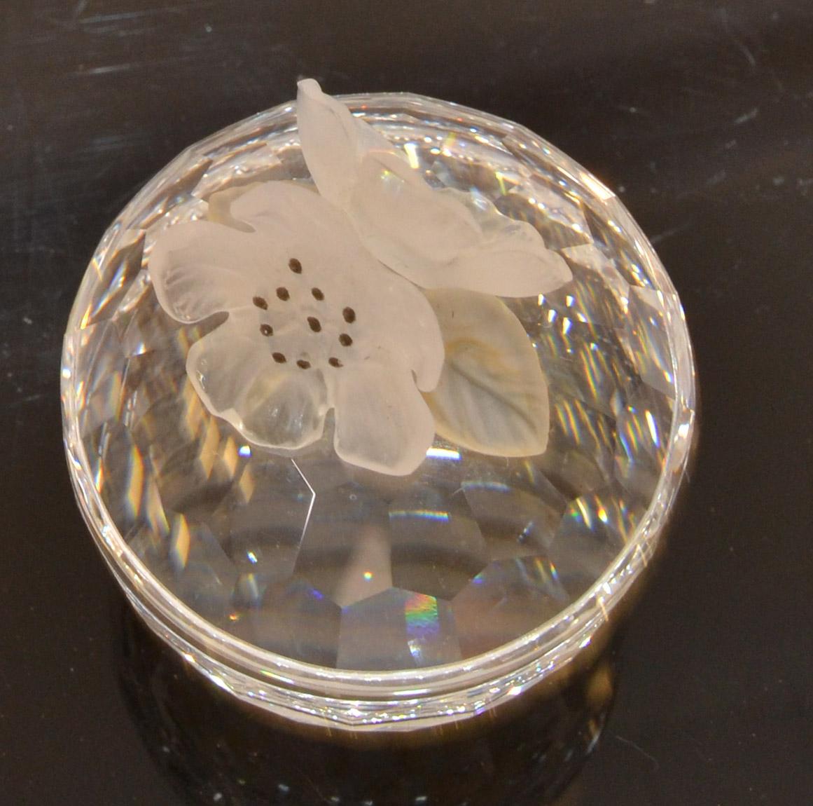 Vintage Swarovski Crystal Faceted Round Lidded Flower Ring Dish Bowl Keepsake 70 For Sale 1