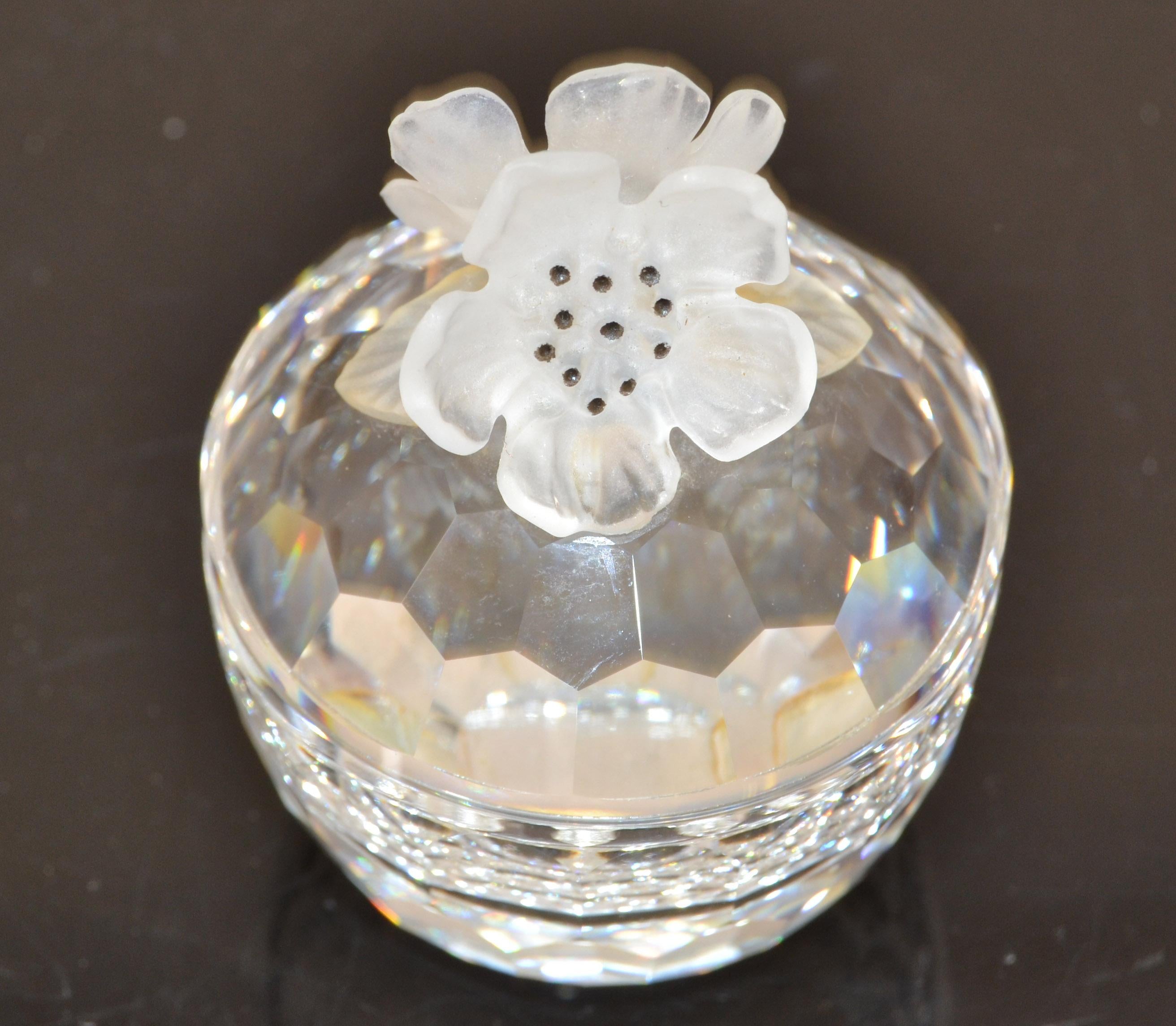 Mid-Century Modern Vintage Swarovski Crystal Faceted Round Lidded Flower Ring Dish Bowl Keepsake 70 For Sale