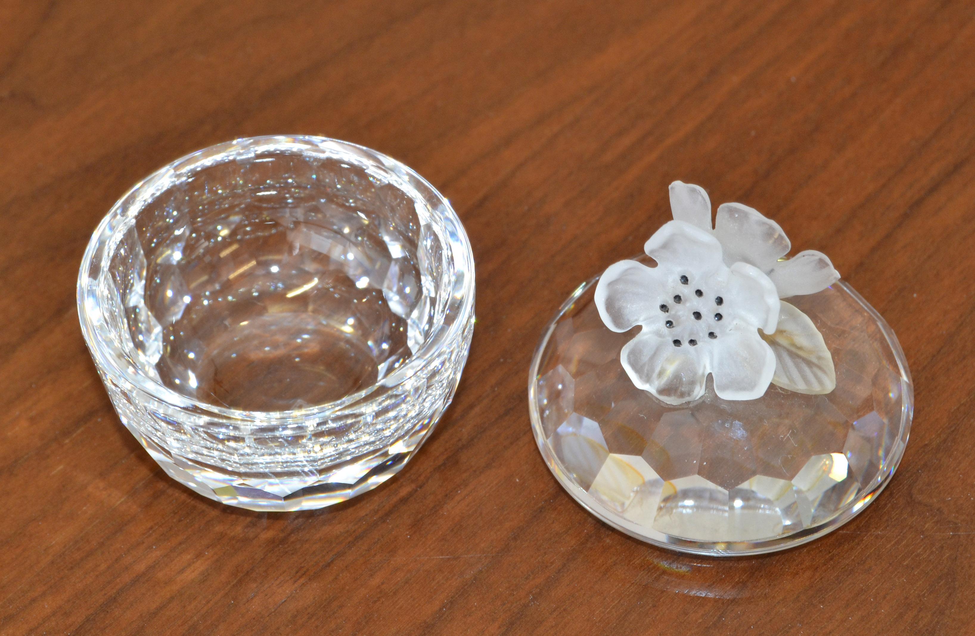 Vintage Swarovski Crystal Faceted Round Lidded Flower Ring Dish Bowl Keepsake 70 For Sale 1