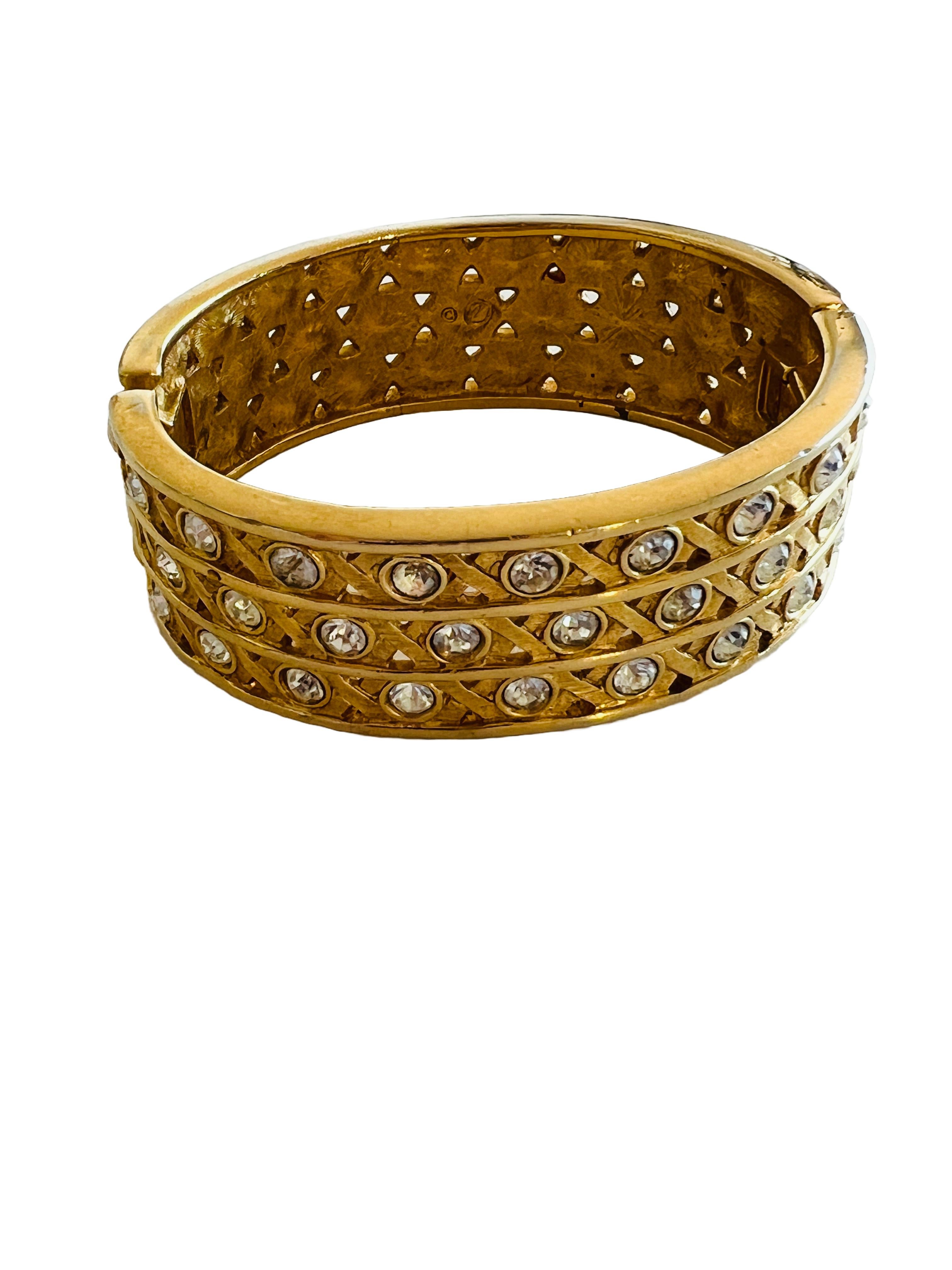 Breites Vintage-Armband mit Scharnier, Swarovski-Kristall und Strass Gold im Zustand „Gut“ im Angebot in Sausalito, CA