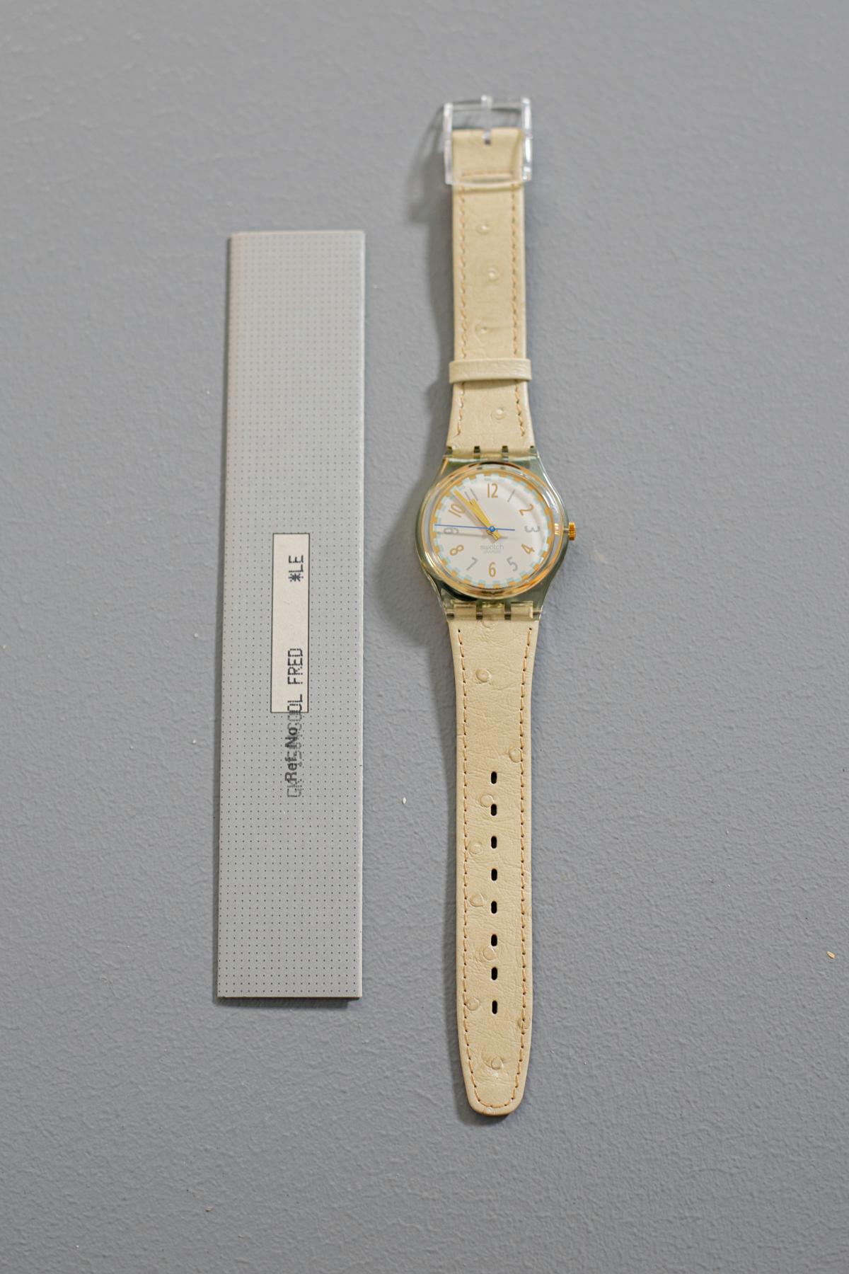 Swatch of the 1993 collection, a classic design, the strap is made of a soft cream colored leather, to embellish the watch the dial with golden finishes. A versatile Swatch to wear every day without ever getting tired.

Case Material: Plastic
Strap